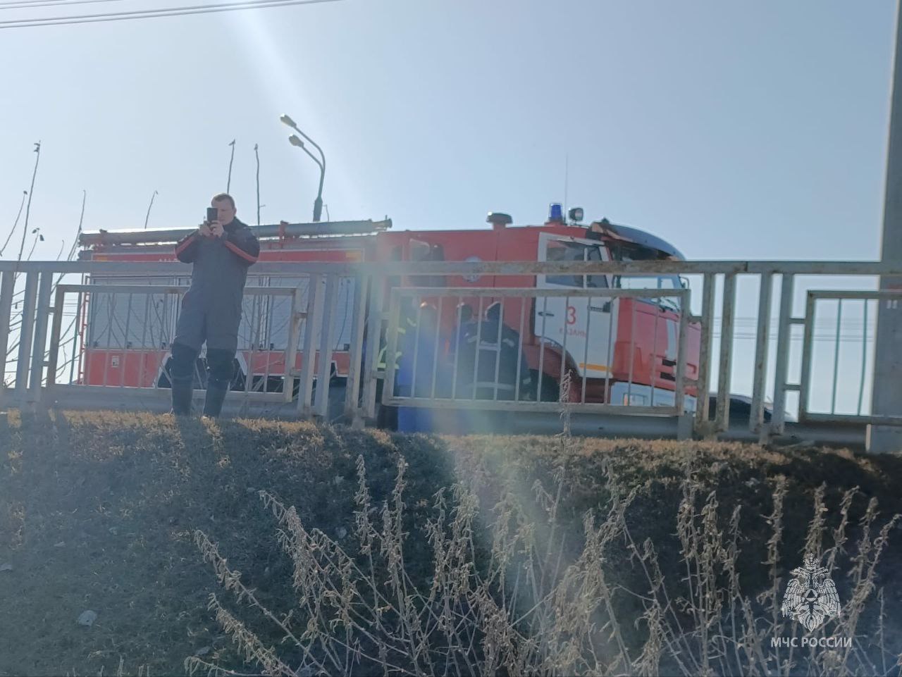 Два подростка на велосипедах провалились под лед Казанки — их спасли очевидцы