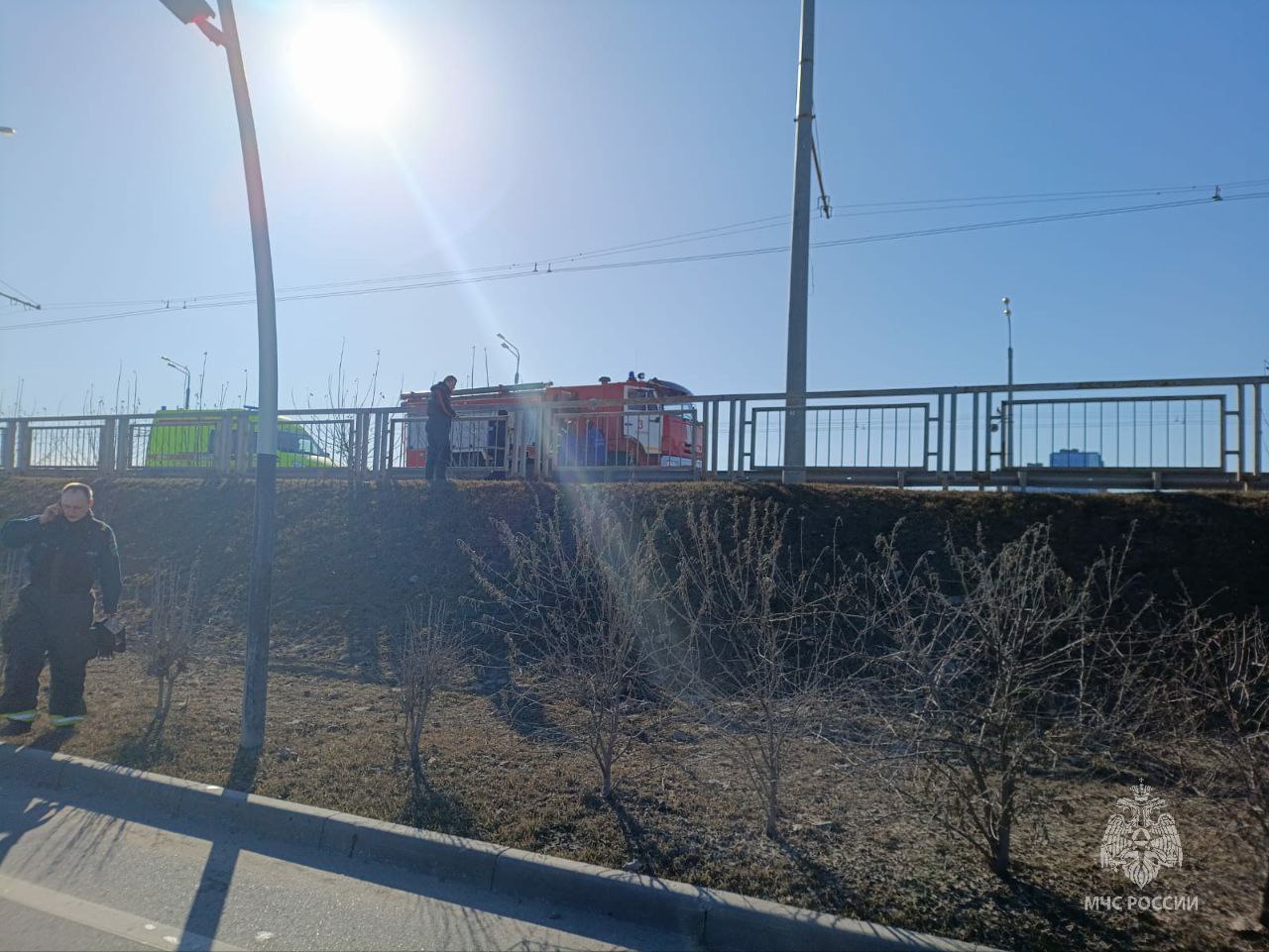 Два подростка на велосипедах провалились под лед Казанки — их спасли очевидцы