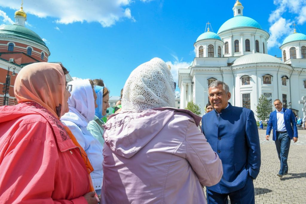 «Работаю не для того, чтобы кому-то нравиться»: яркие фразы и фото Рустама Минниханова