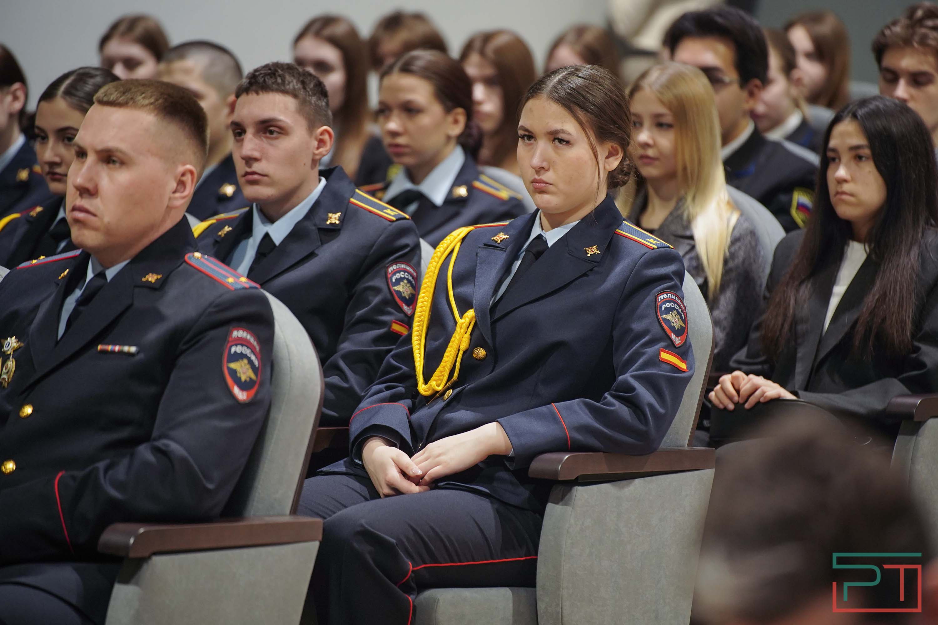 Герой России Расим Баксиков встретился с молодыми юристами