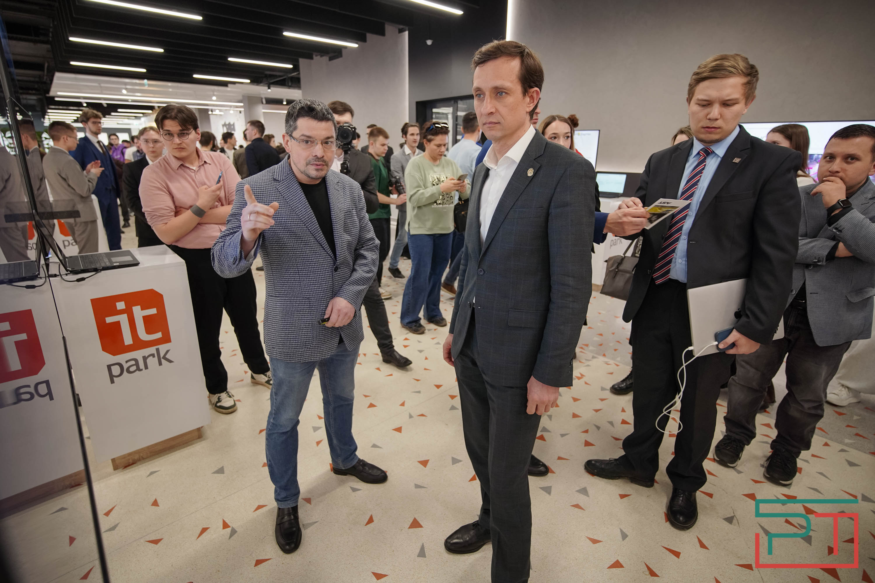 Глава Минцифры РТ встретился с IT-сообществом