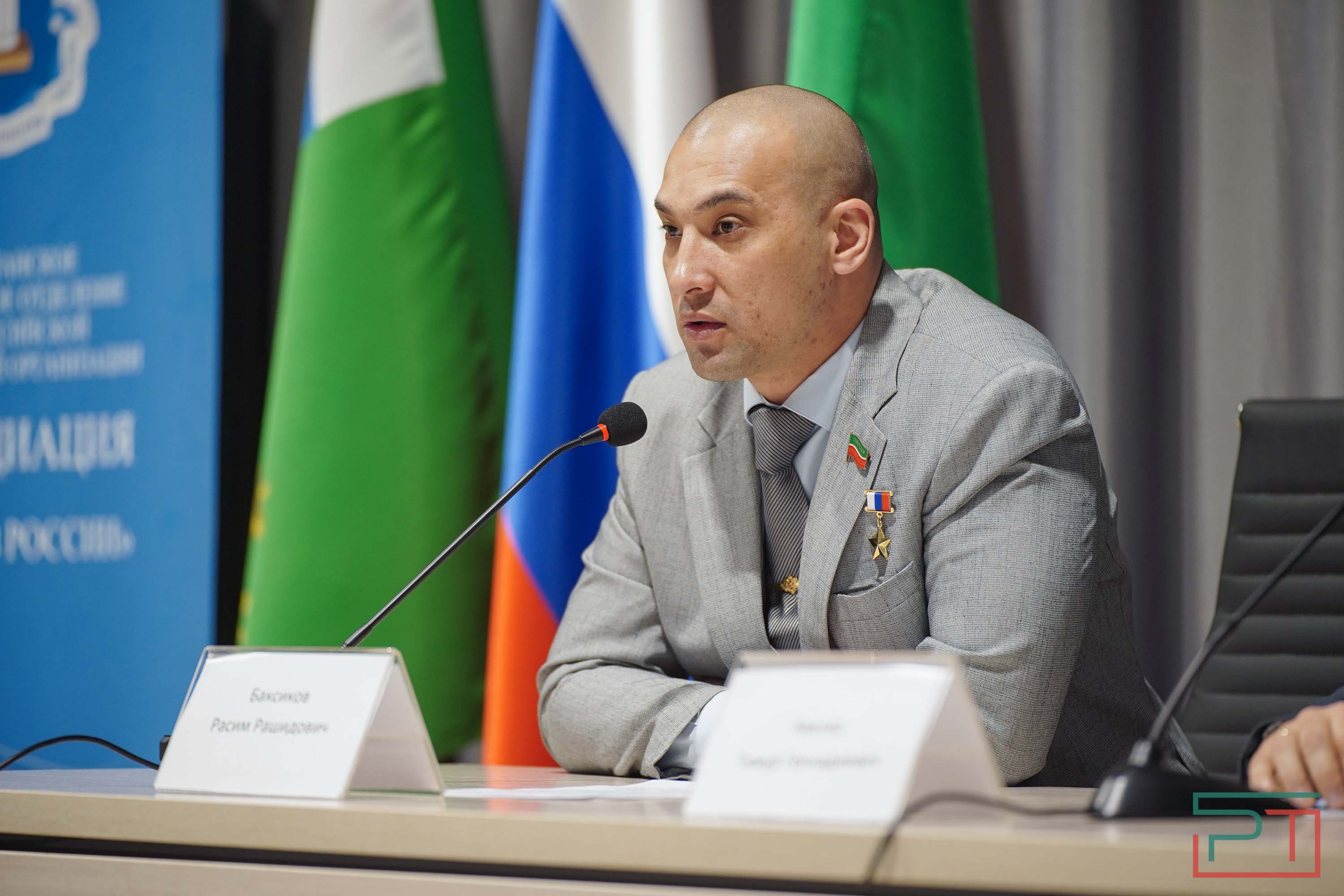 Герой России Расим Баксиков встретился с молодыми юристами