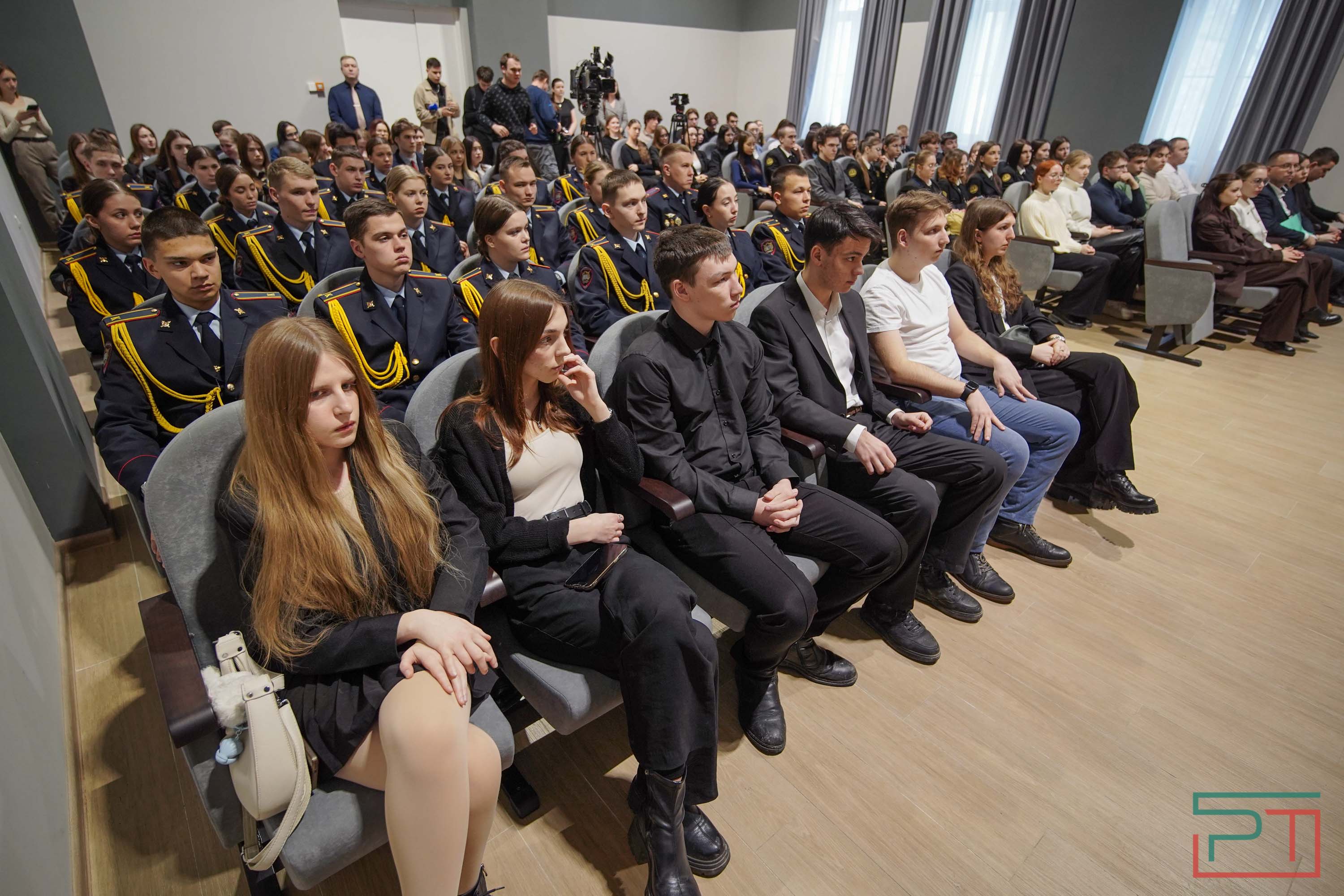 Герой России Расим Баксиков встретился с молодыми юристами