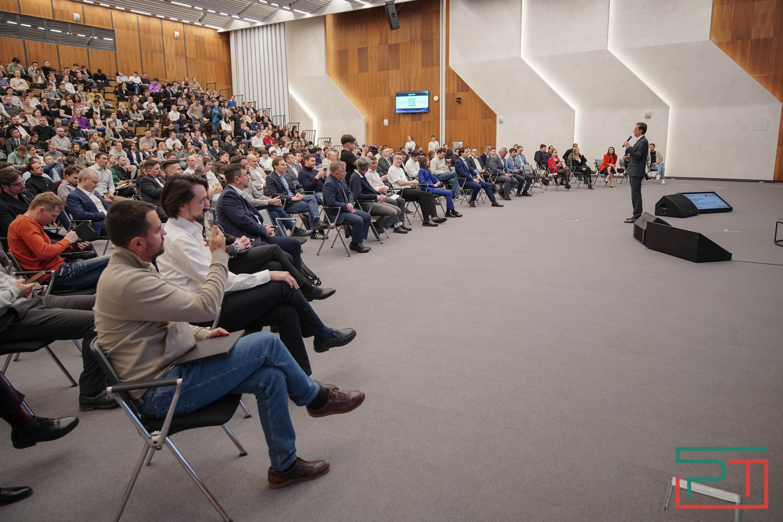 Глава Минцифры РТ встретился с IT-сообществом