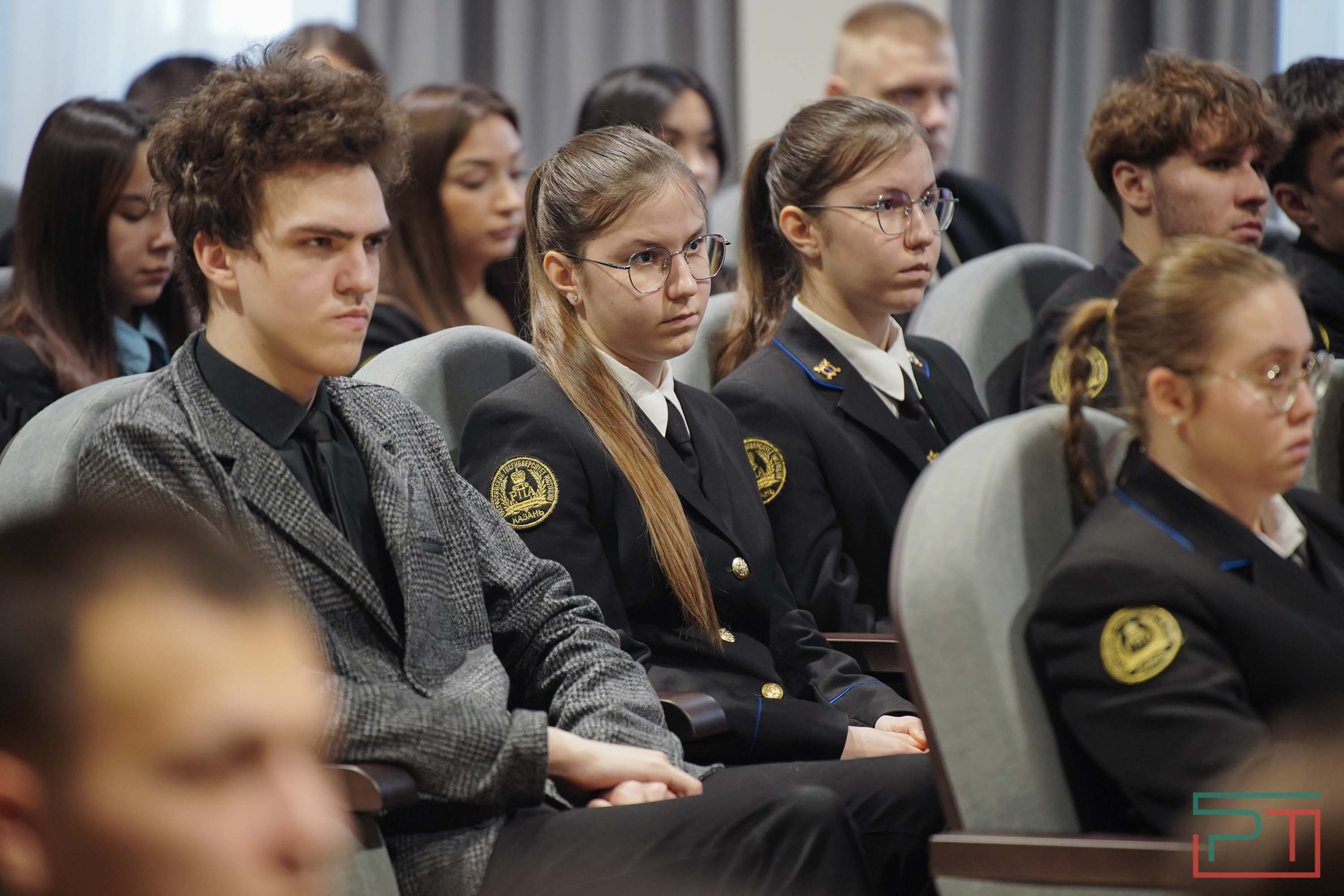 Герой России Расим Баксиков встретился с молодыми юристами