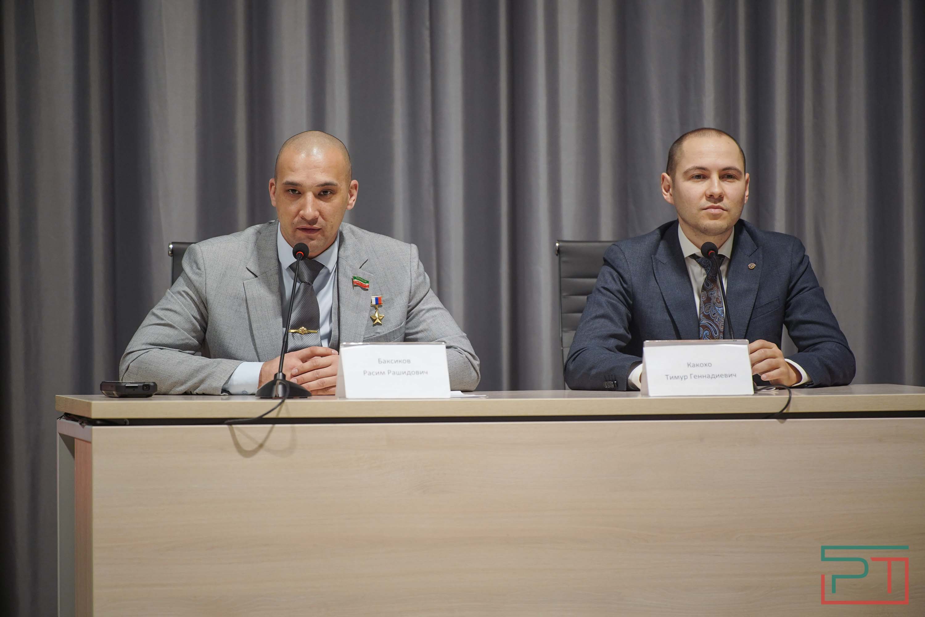 Герой России Расим Баксиков встретился с молодыми юристами