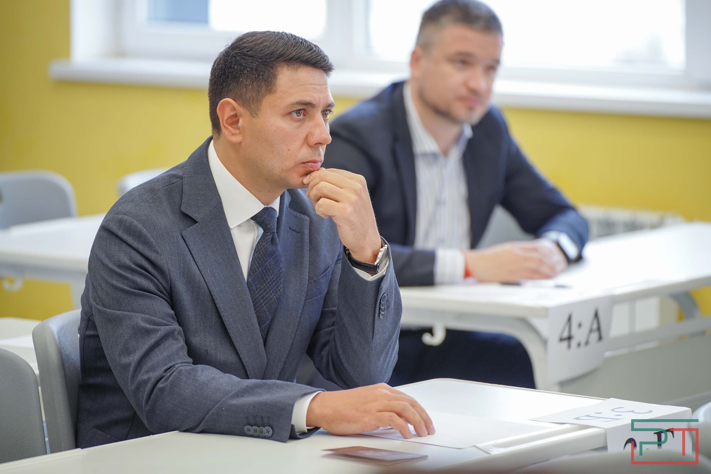 Депутаты Госсовета РТ сдали ЕГЭ