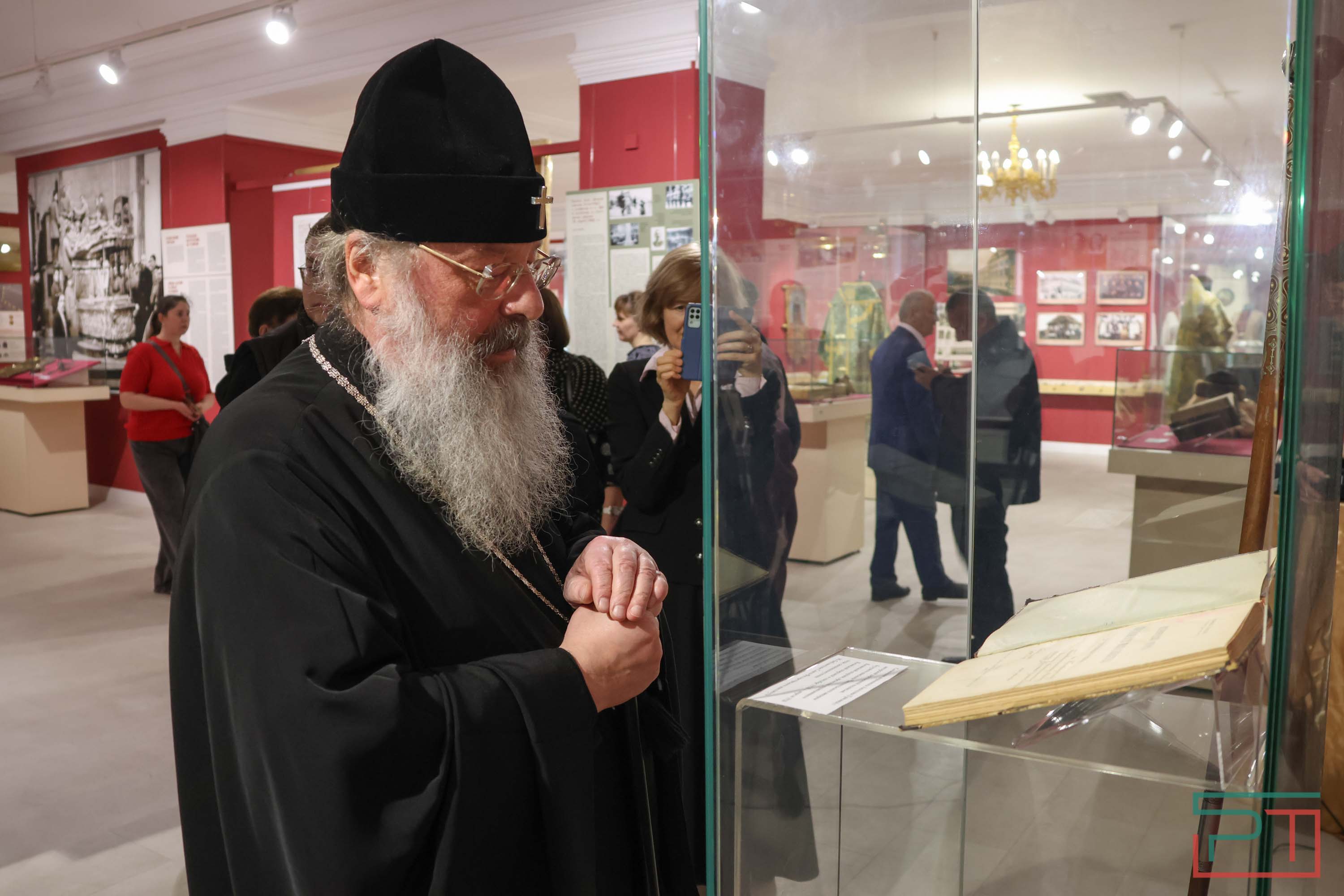 Разворовали и переплавили: митрополит Кирилл открыл в Казани выставку «Не должно вам быть»