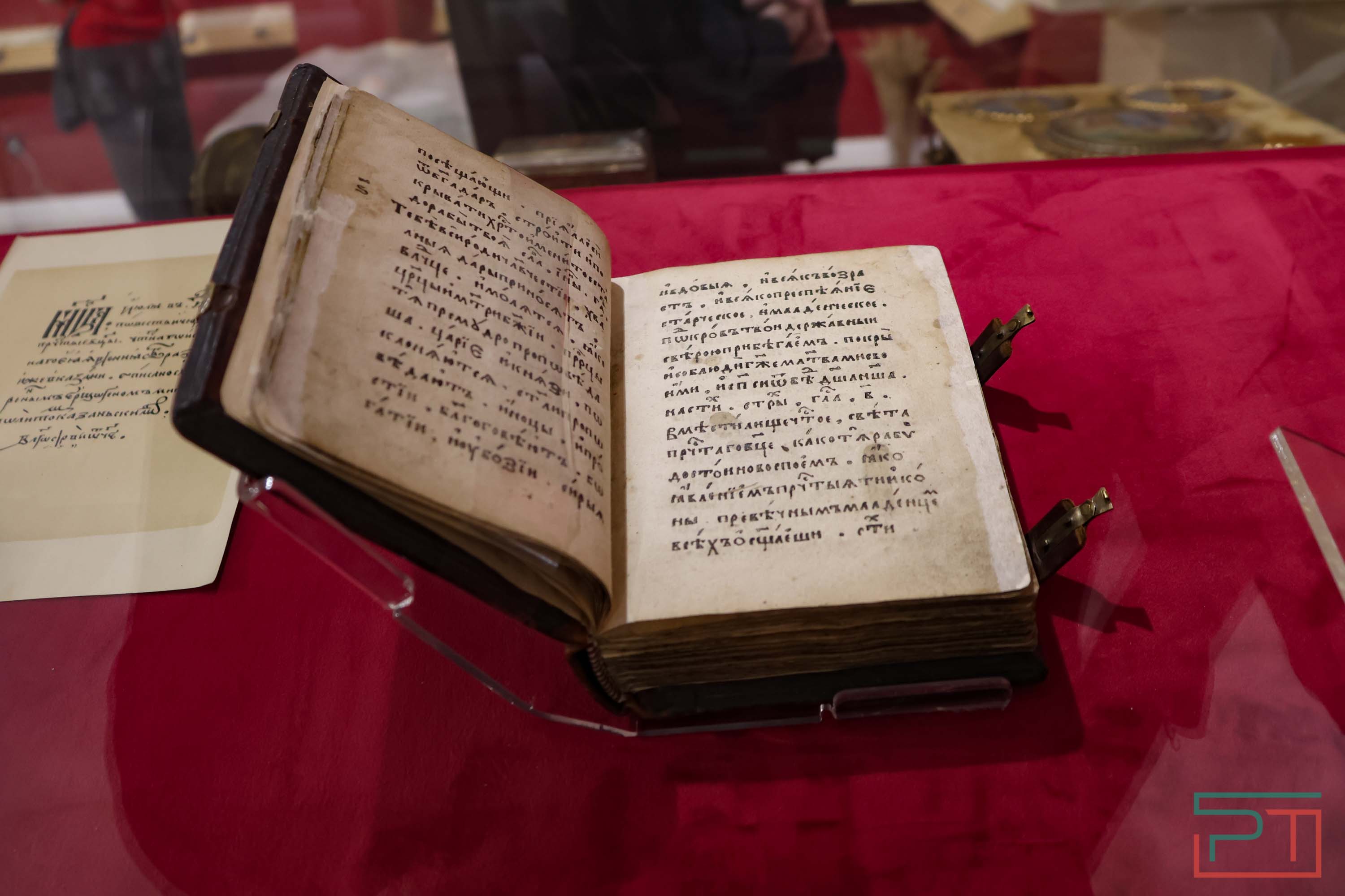 Разворовали и переплавили: митрополит Кирилл открыл в Казани выставку «Не должно вам быть»