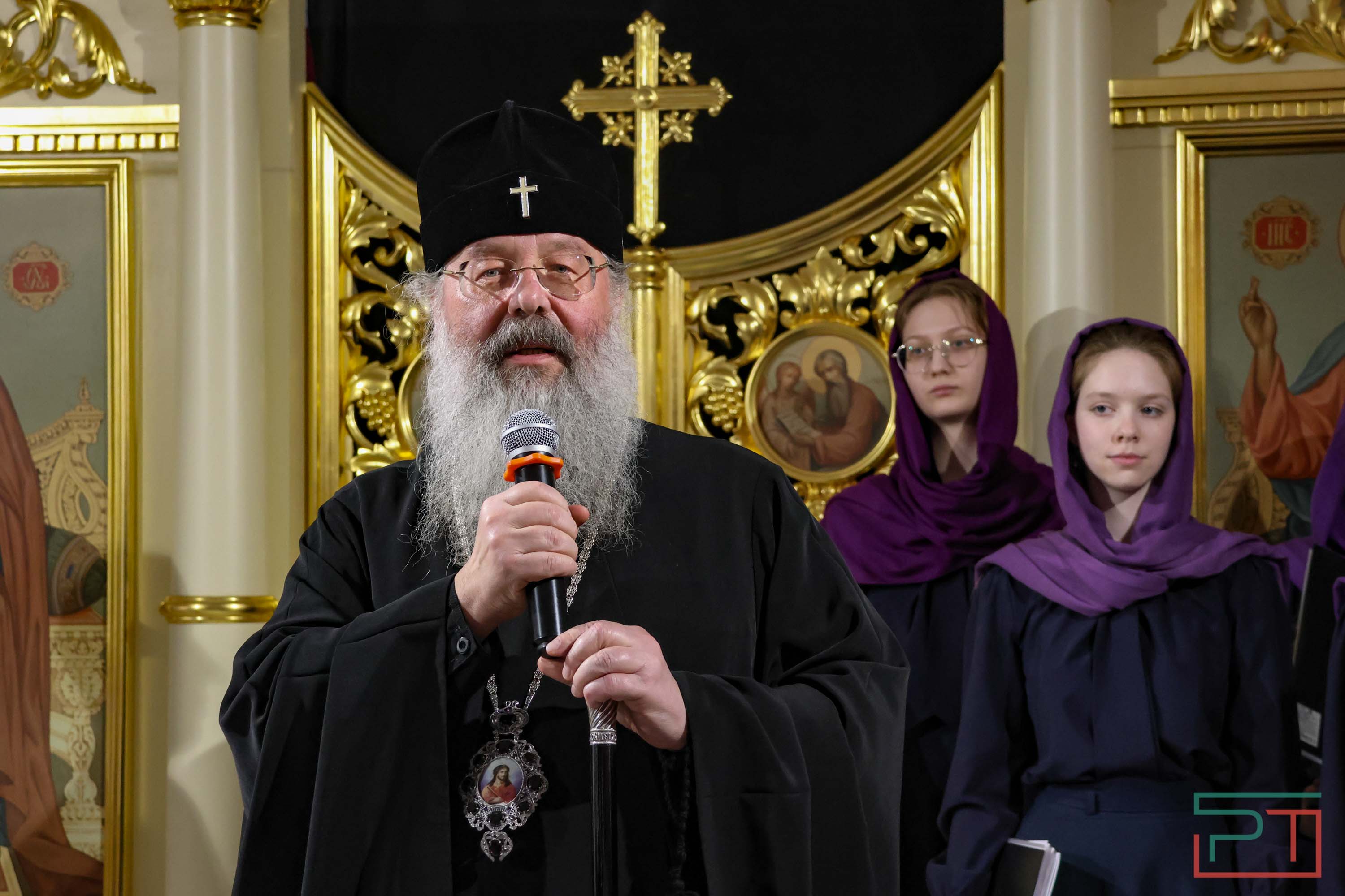 Разворовали и переплавили: митрополит Кирилл открыл в Казани выставку «Не должно вам быть»