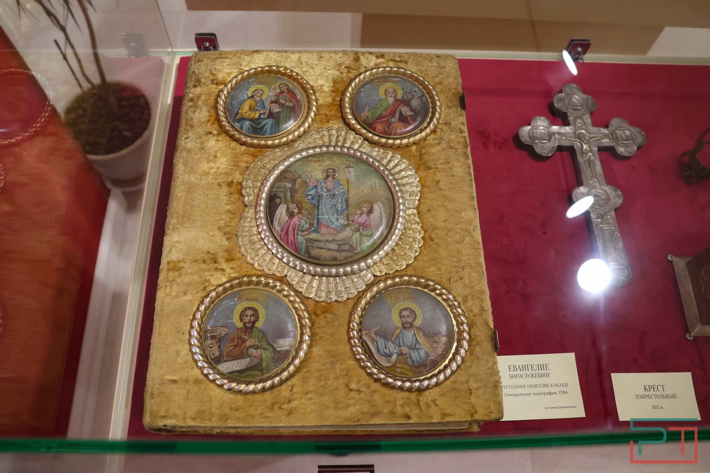 Разворовали и переплавили: митрополит Кирилл открыл в Казани выставку «Не должно вам быть»