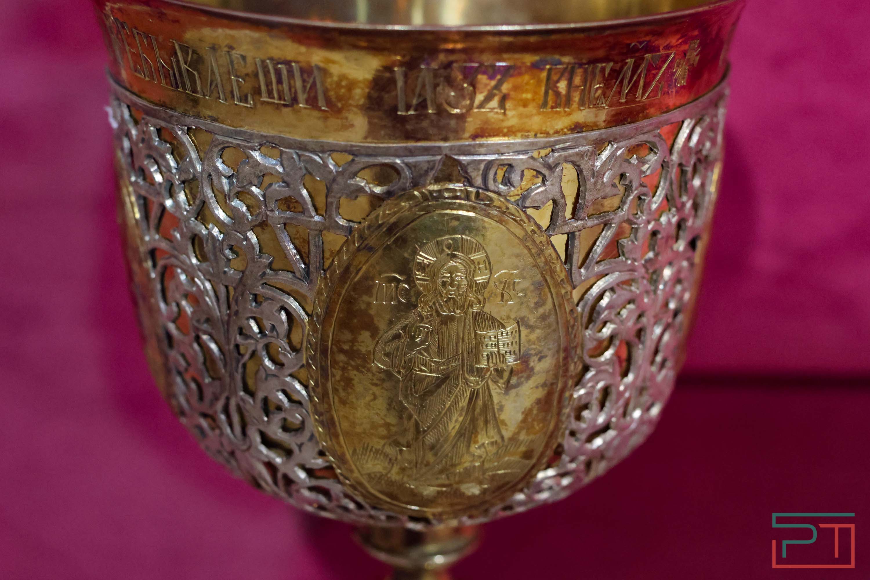 Разворовали и переплавили: митрополит Кирилл открыл в Казани выставку «Не должно вам быть»