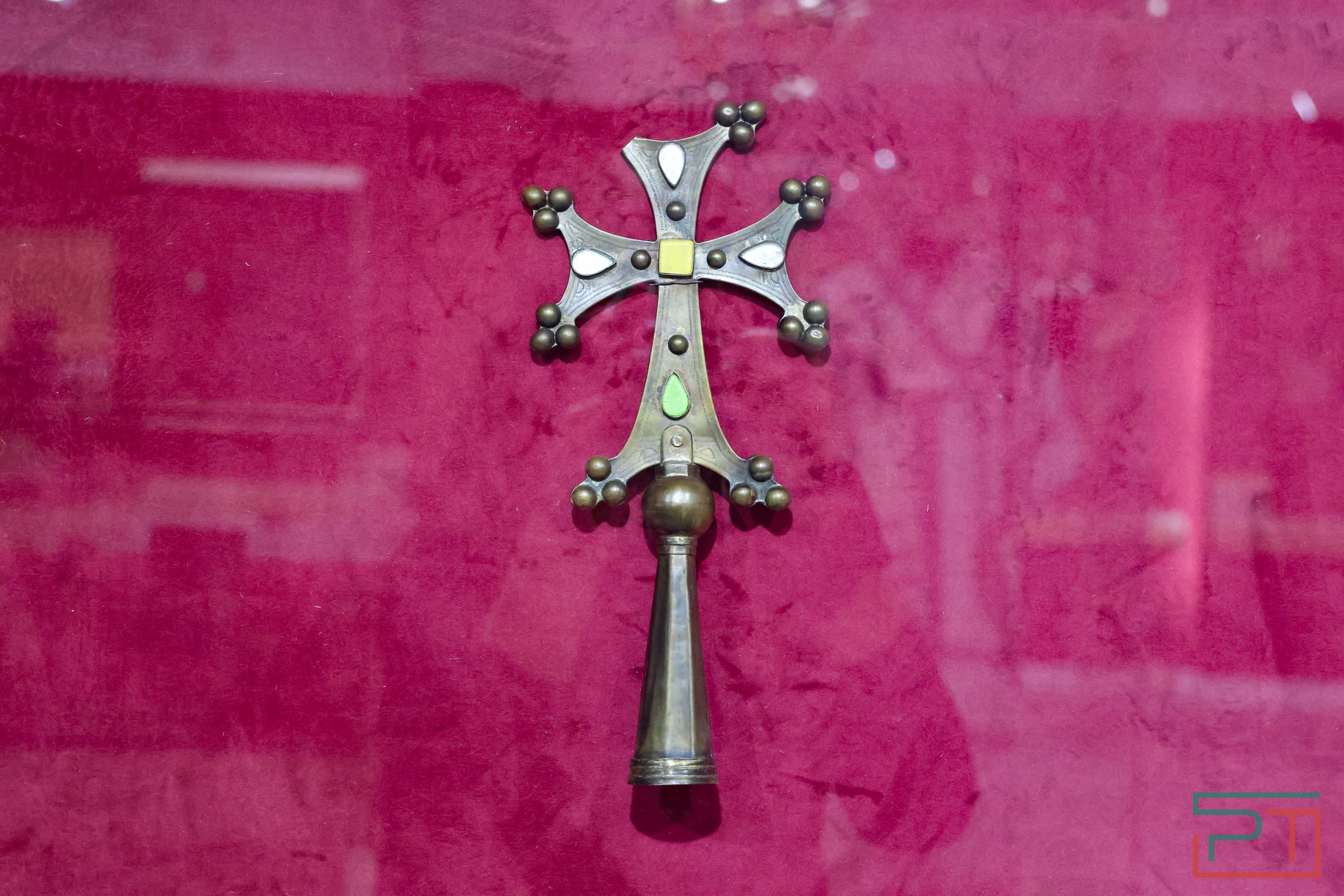 Разворовали и переплавили: митрополит Кирилл открыл в Казани выставку «Не должно вам быть»