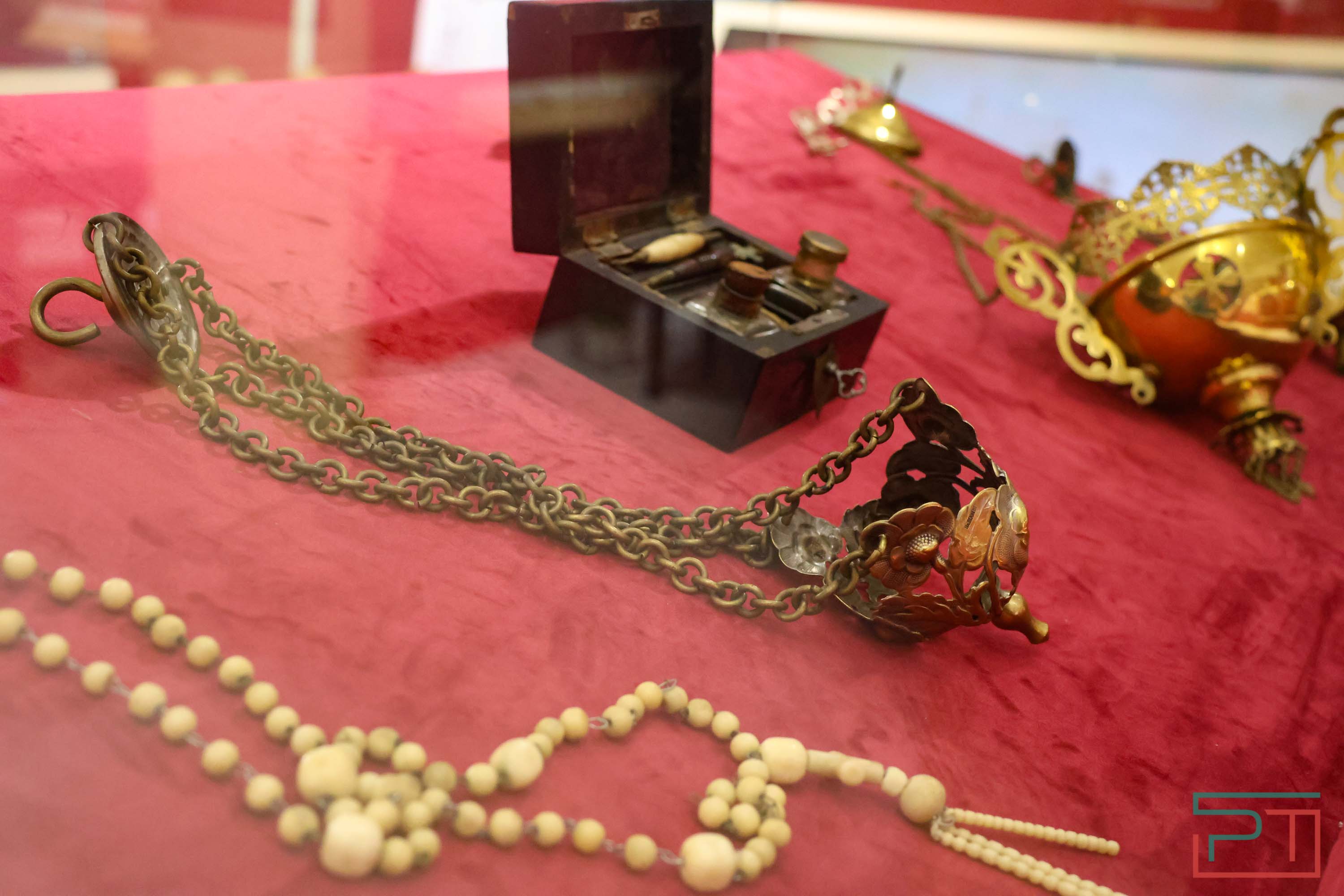 Разворовали и переплавили: митрополит Кирилл открыл в Казани выставку «Не должно вам быть»