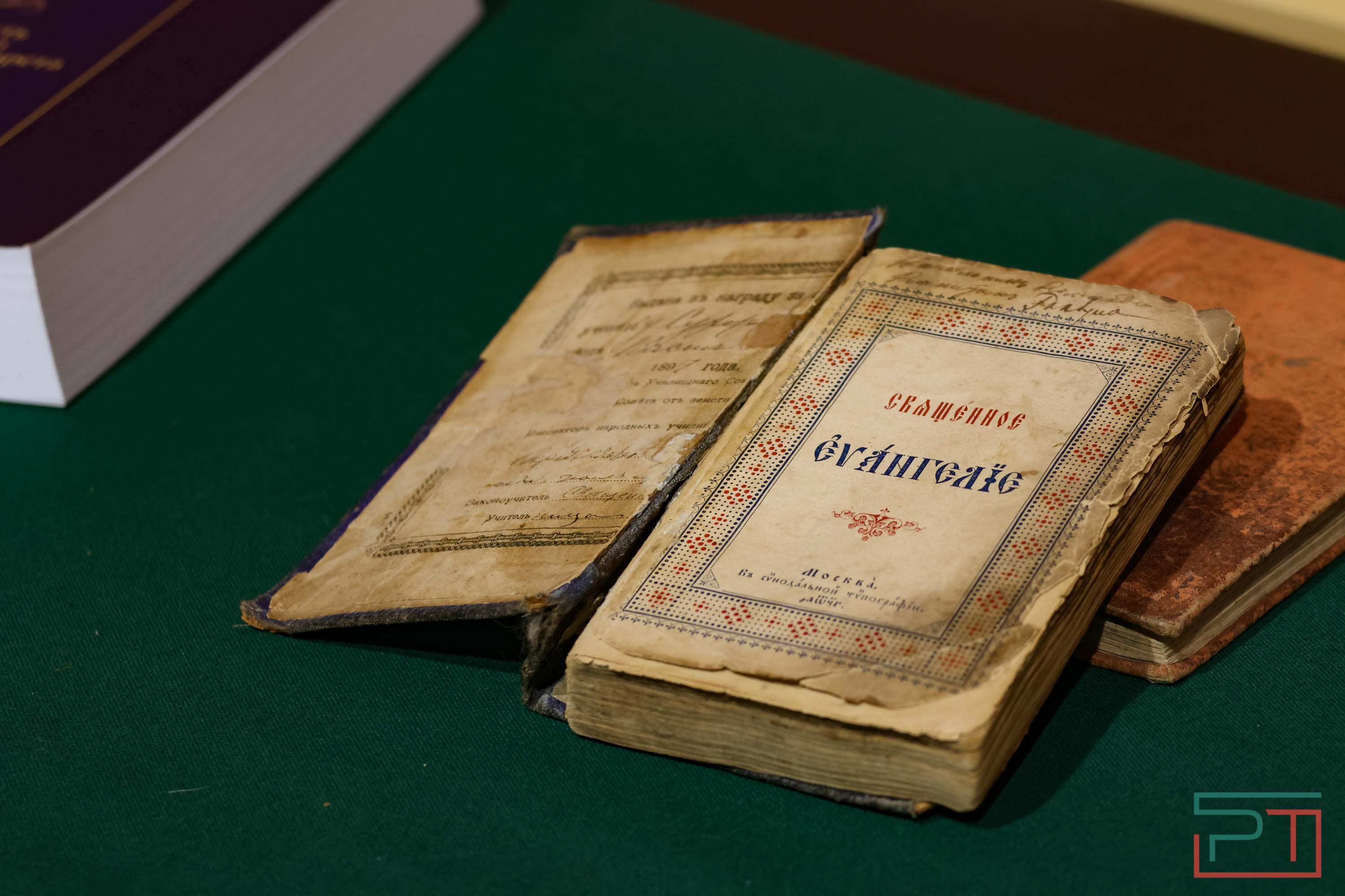 Разворовали и переплавили: митрополит Кирилл открыл в Казани выставку «Не должно вам быть»