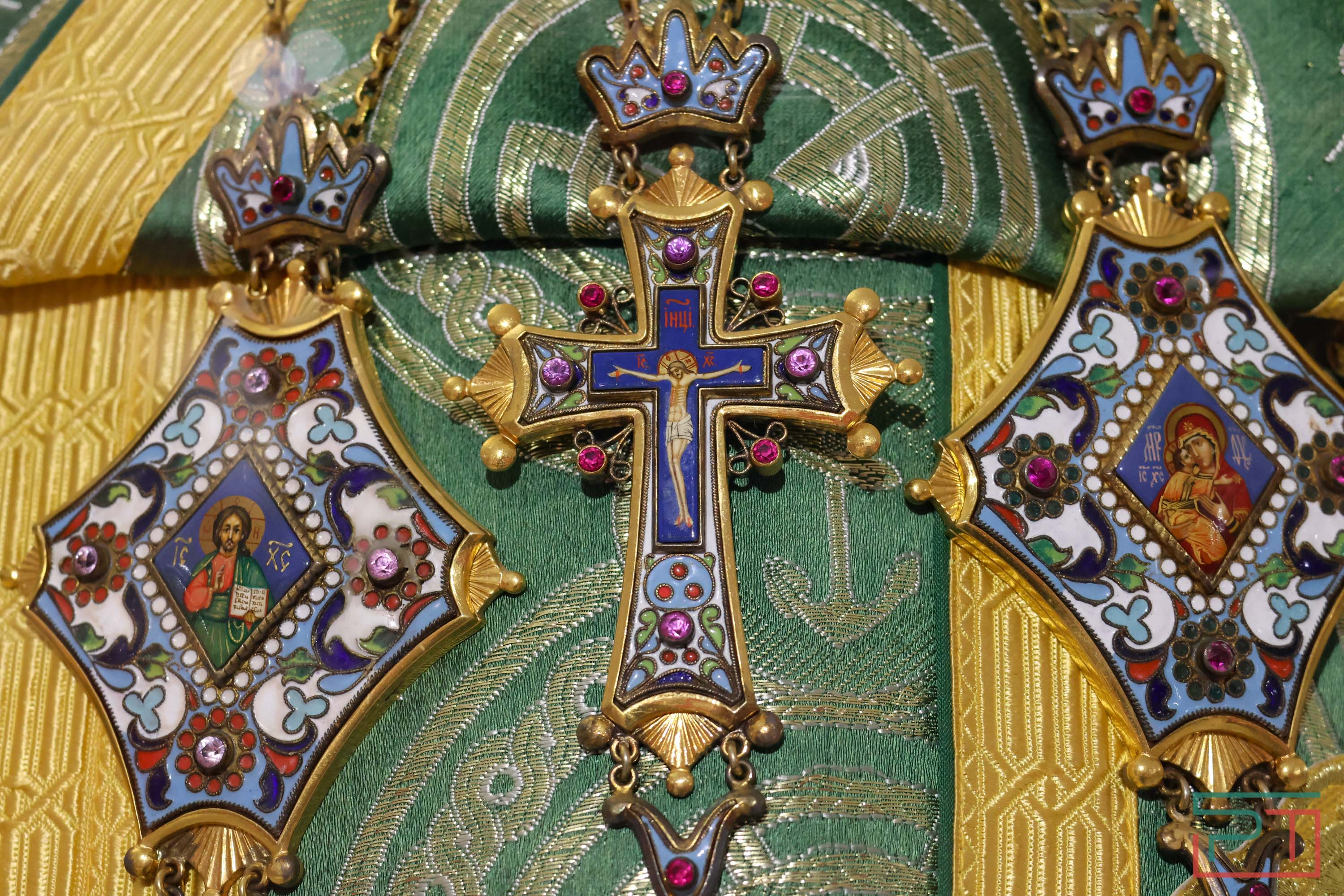 Разворовали и переплавили: митрополит Кирилл открыл в Казани выставку «Не должно вам быть»