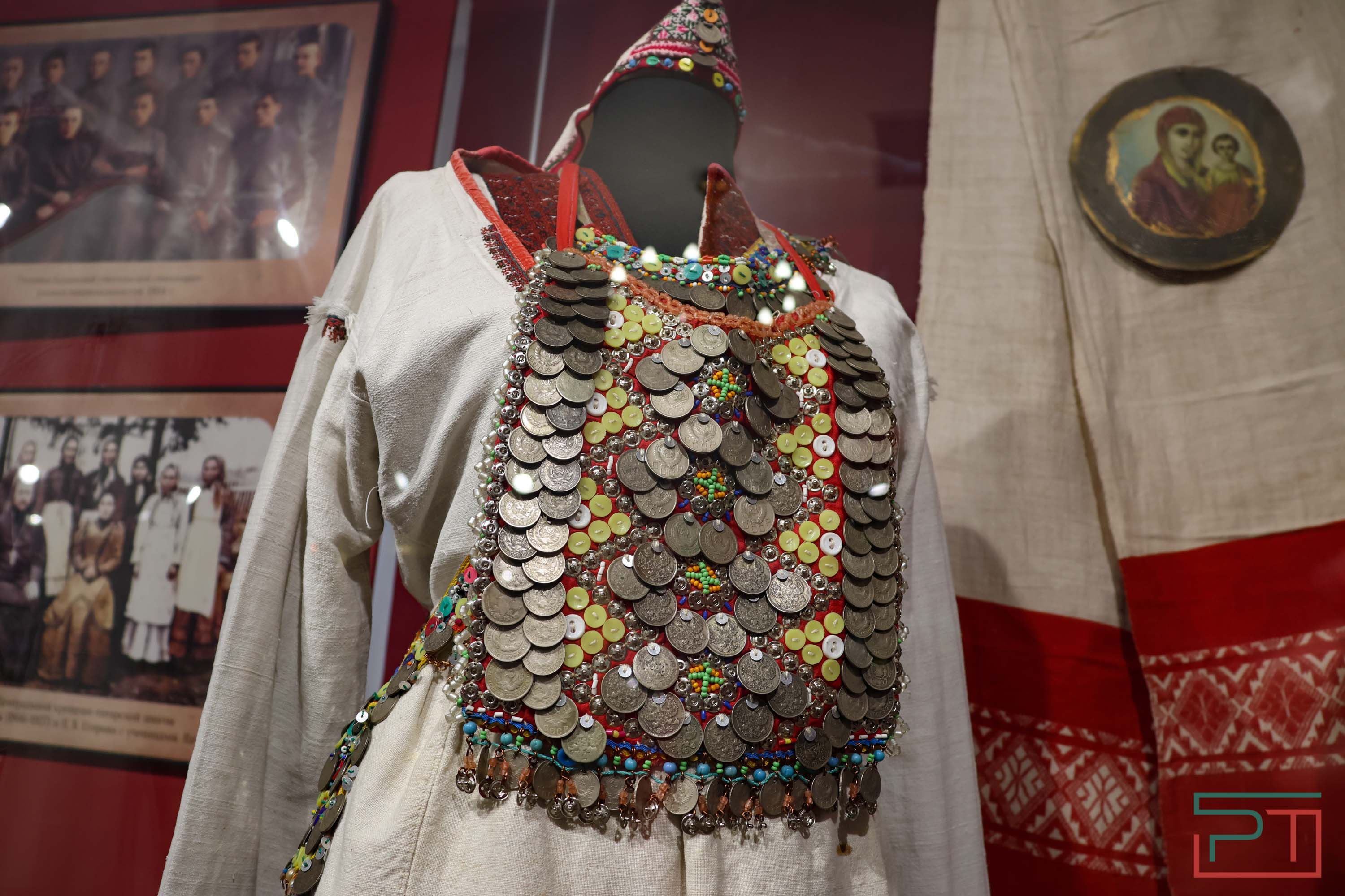 Разворовали и переплавили: митрополит Кирилл открыл в Казани выставку «Не должно вам быть»