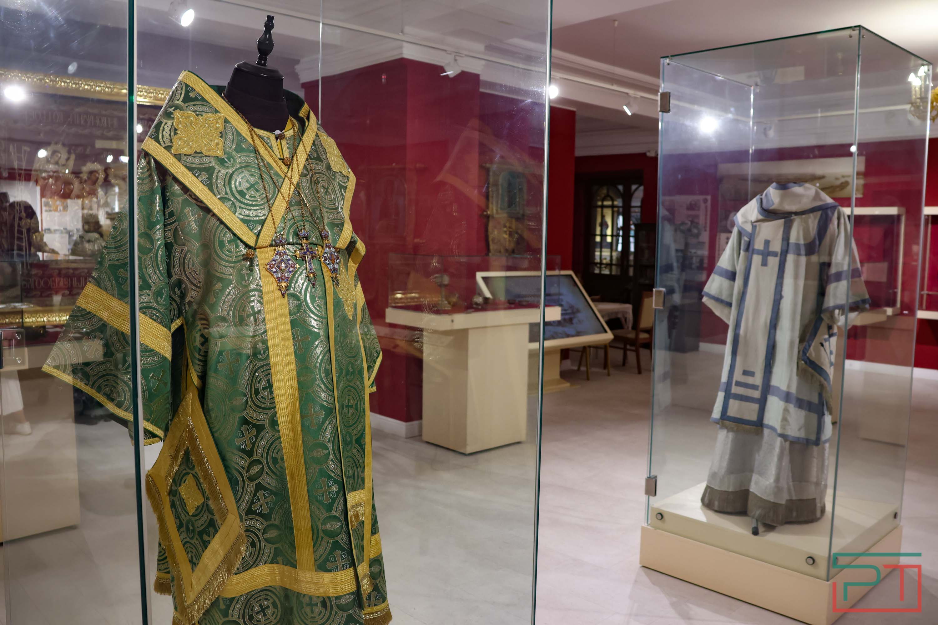 Разворовали и переплавили: митрополит Кирилл открыл в Казани выставку «Не должно вам быть»