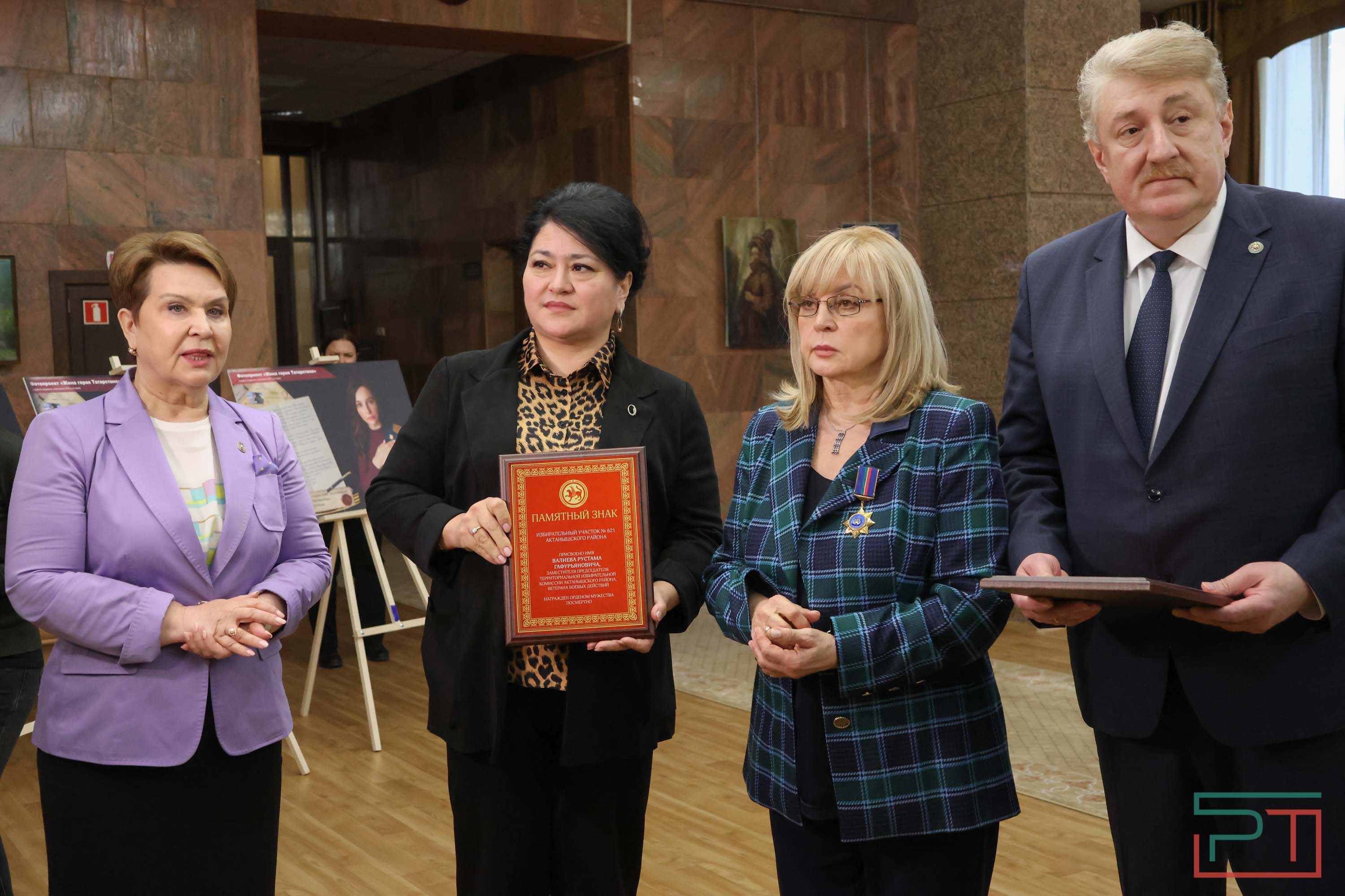 Элла Памфилова посетила выставку, посвященную бойцам СВО