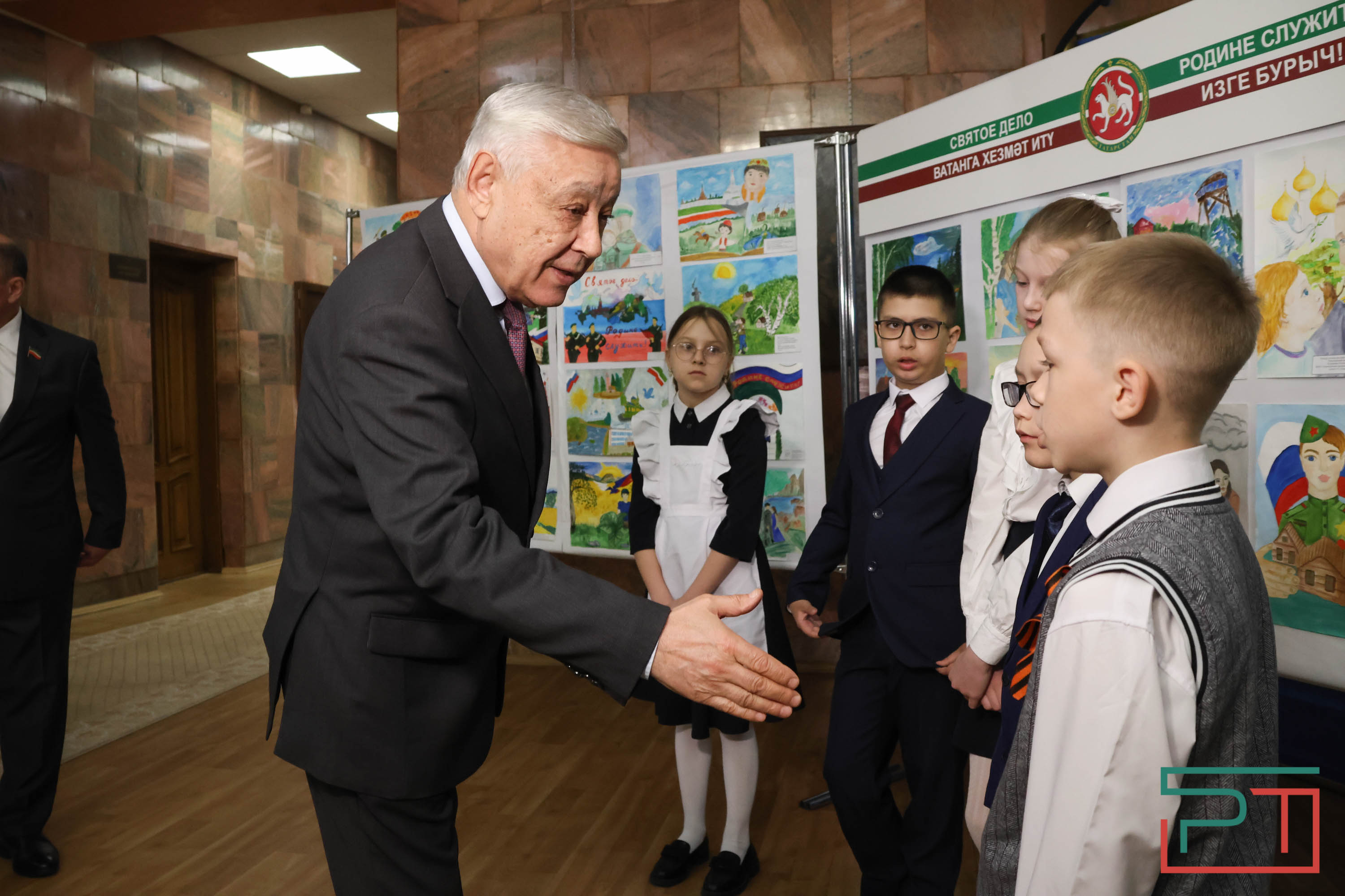 В Госсовете наградили победителей парламентских уроков