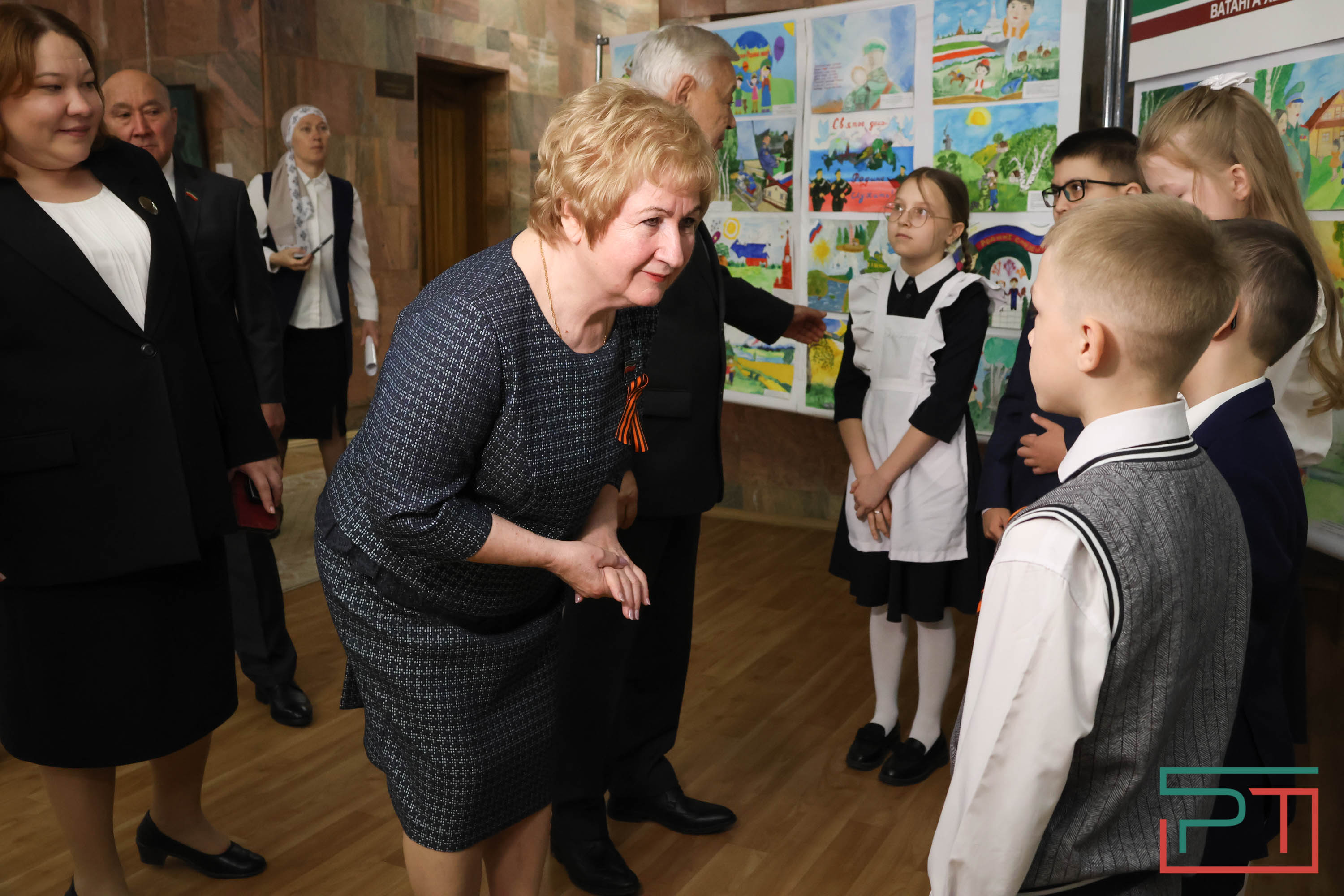 В Госсовете наградили победителей парламентских уроков