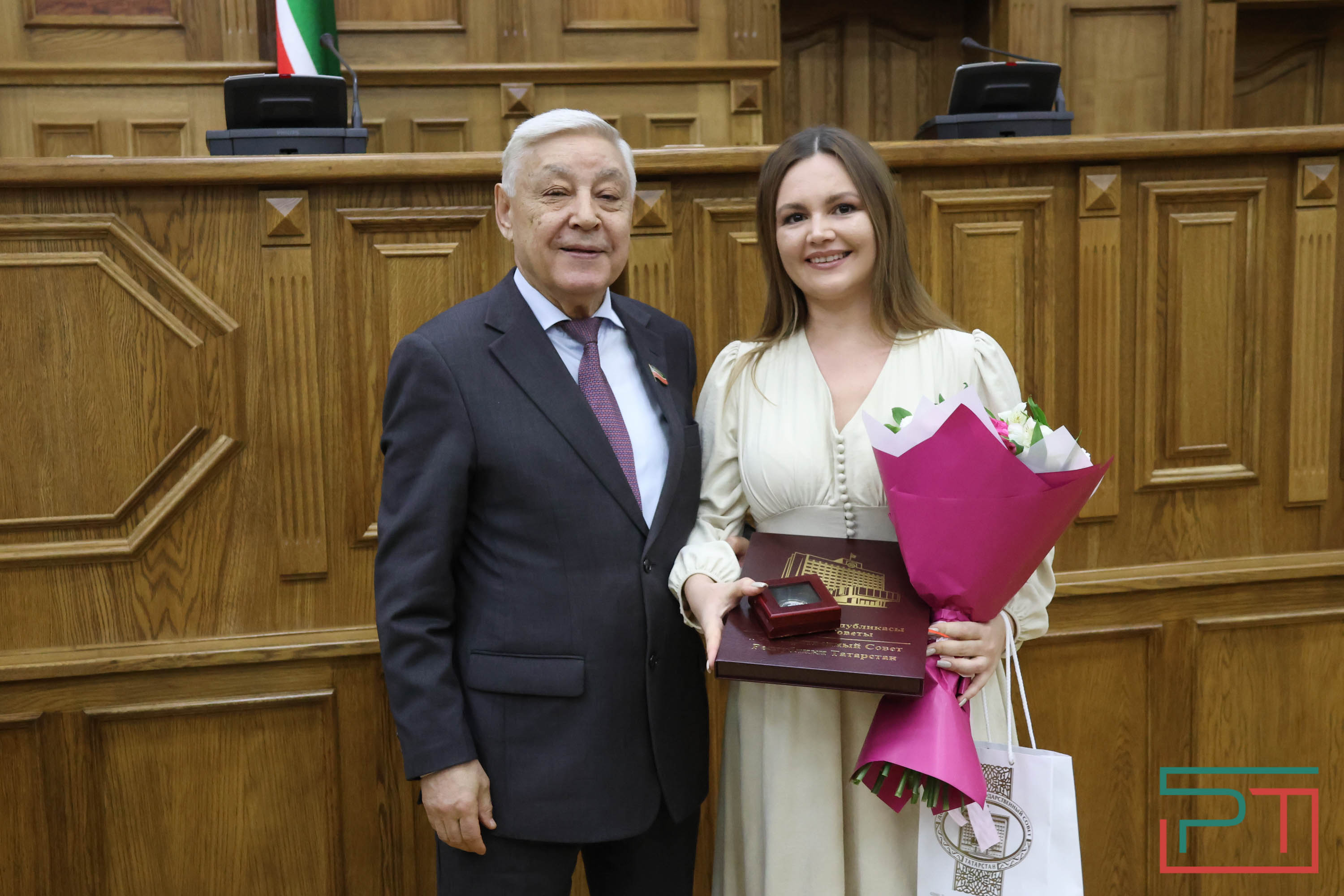 В Госсовете наградили победителей парламентских уроков