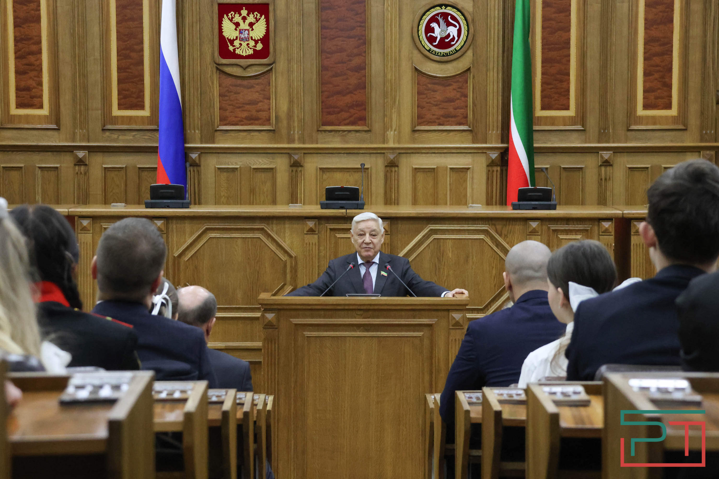 В Госсовете наградили победителей парламентских уроков