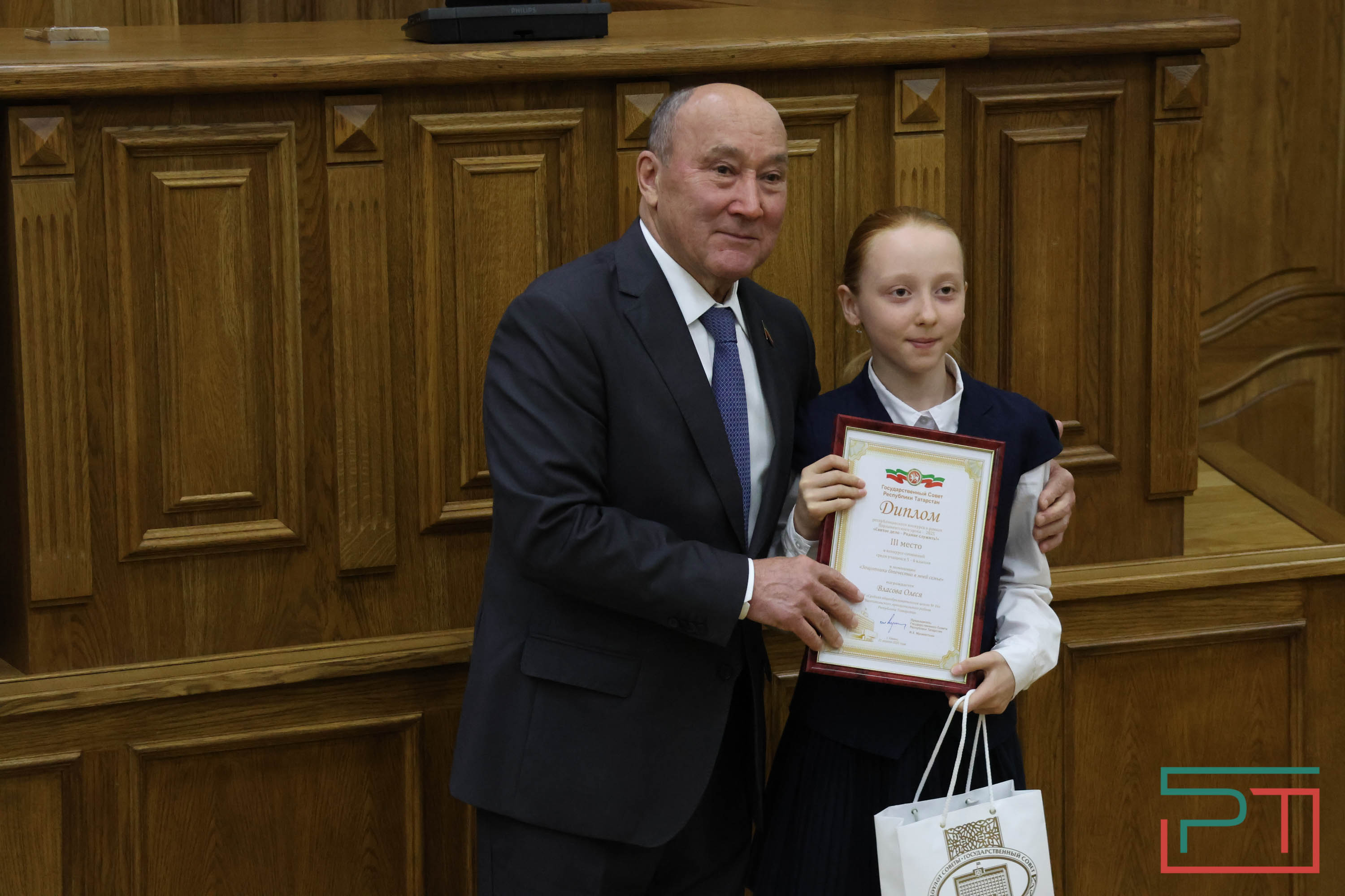 В Госсовете наградили победителей парламентских уроков