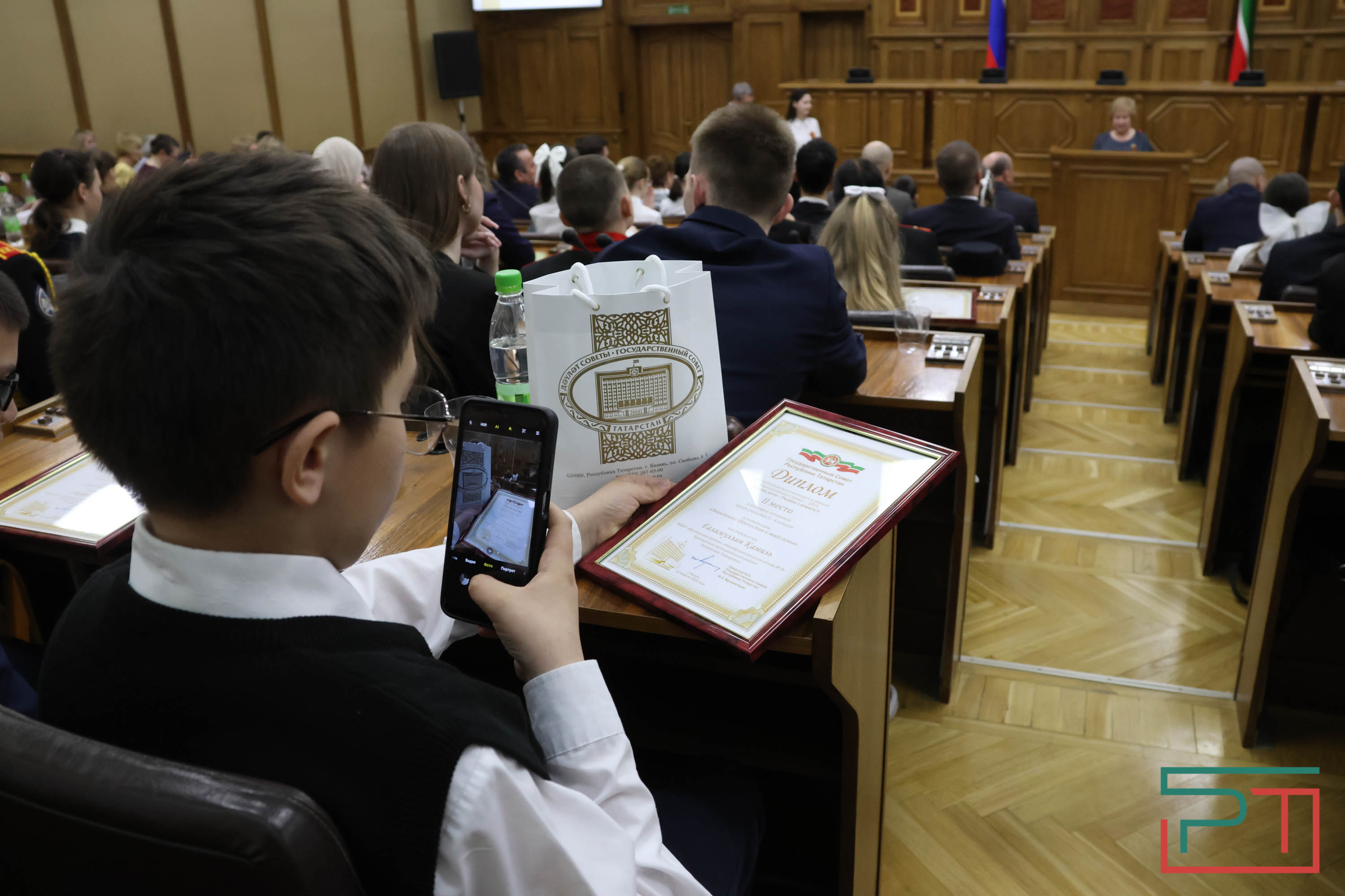 В Госсовете наградили победителей парламентских уроков