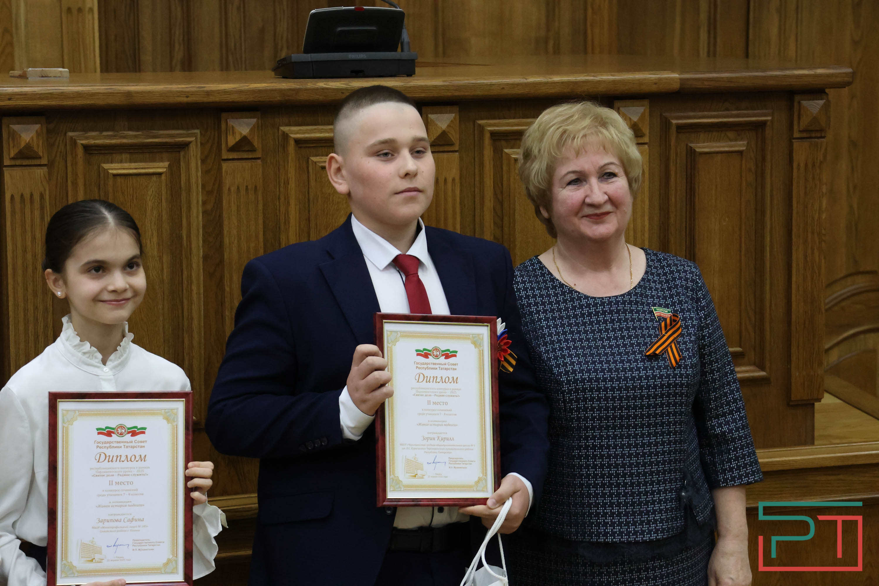 В Госсовете наградили победителей парламентских уроков