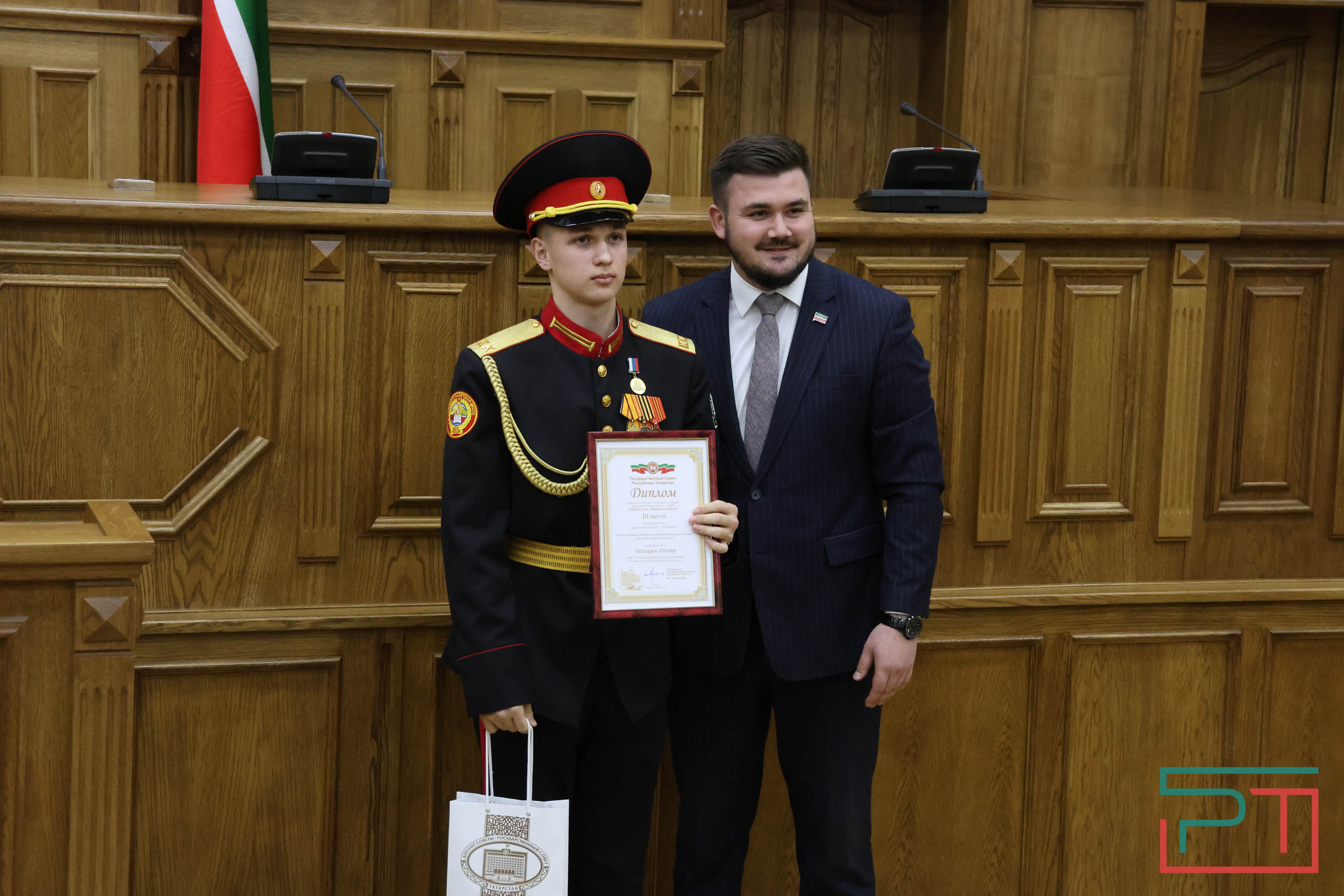 В Госсовете наградили победителей парламентских уроков