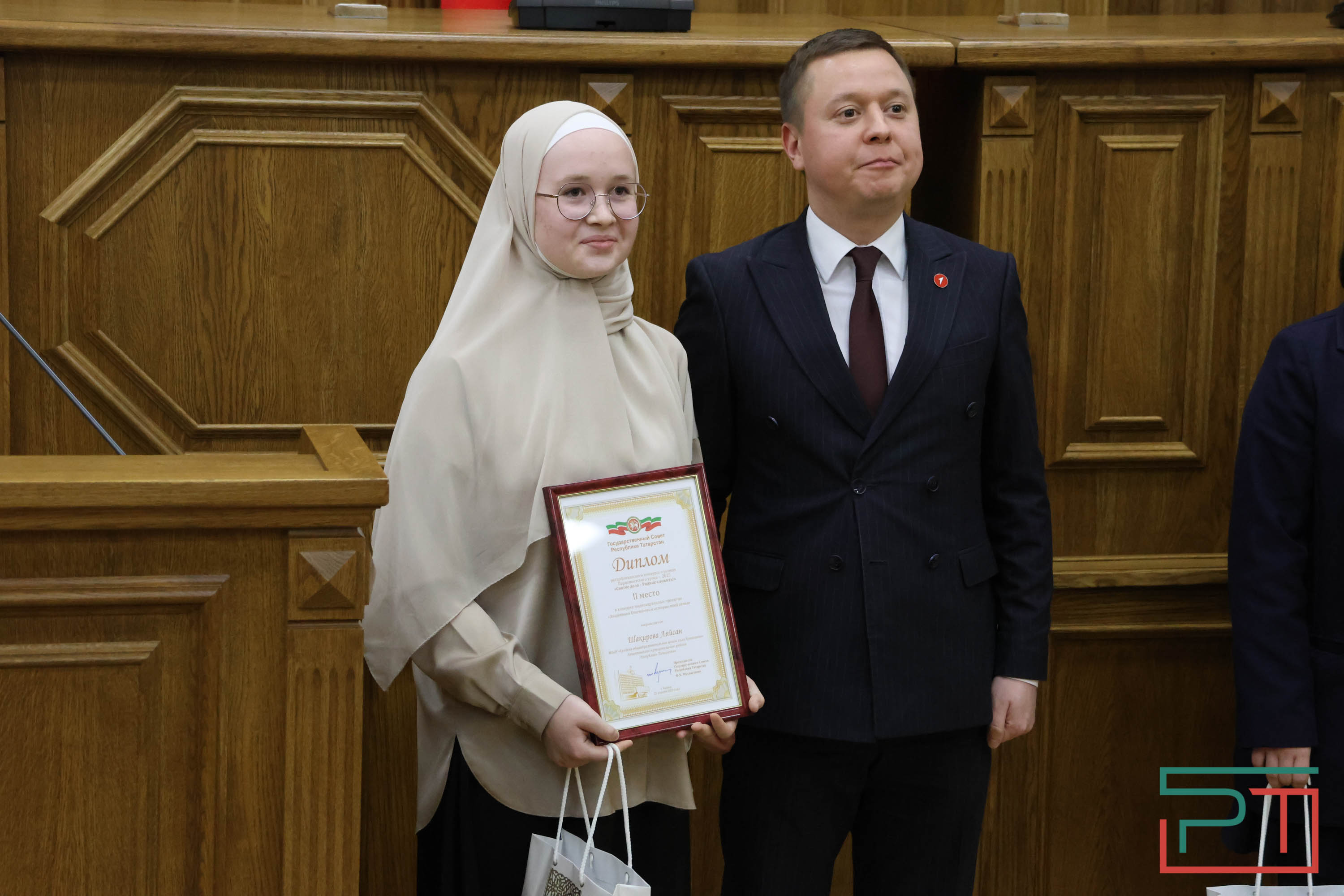 В Госсовете наградили победителей парламентских уроков