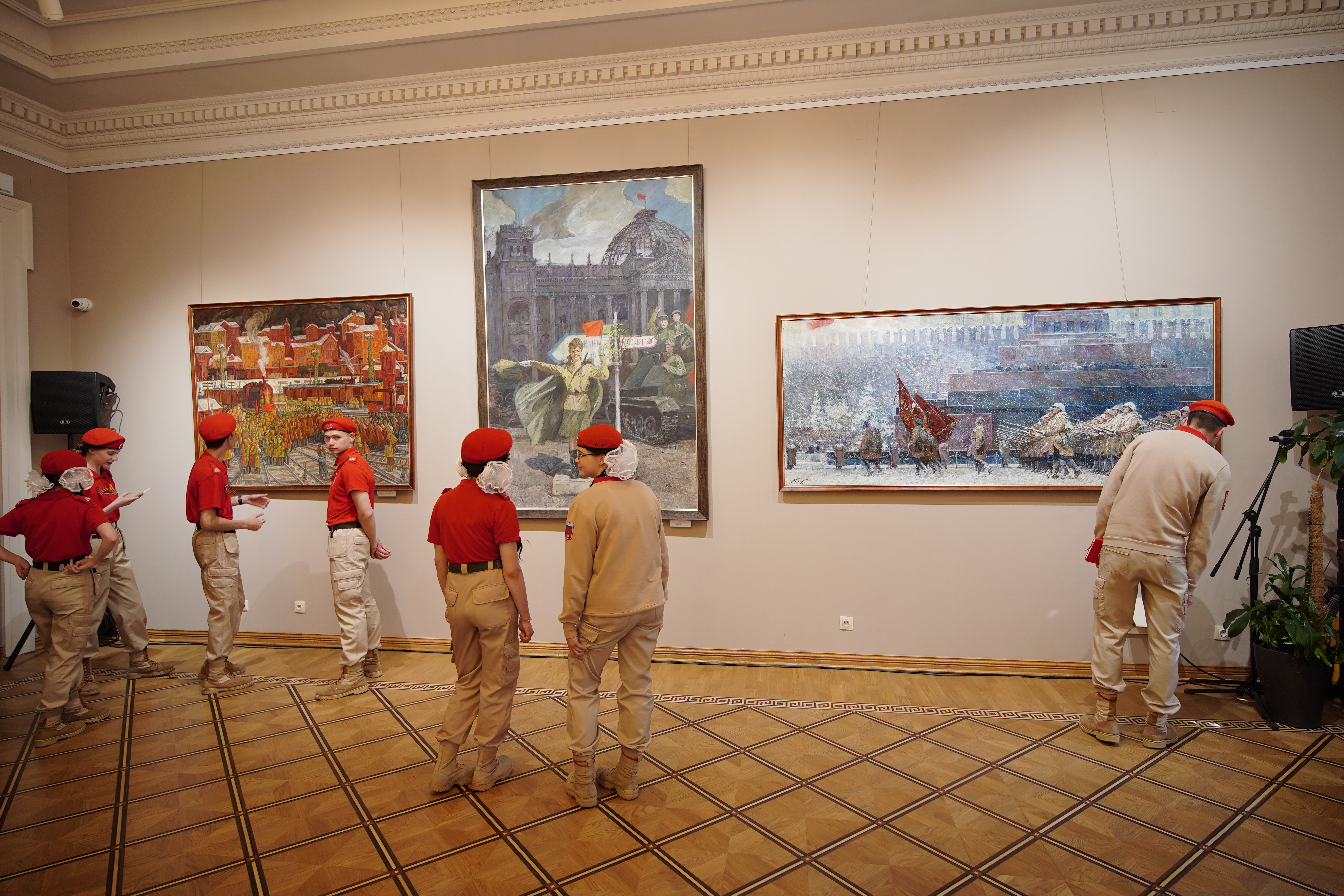 В Казани открылась выставка «Вечный огонь нашей памяти» к 80-летию Победы