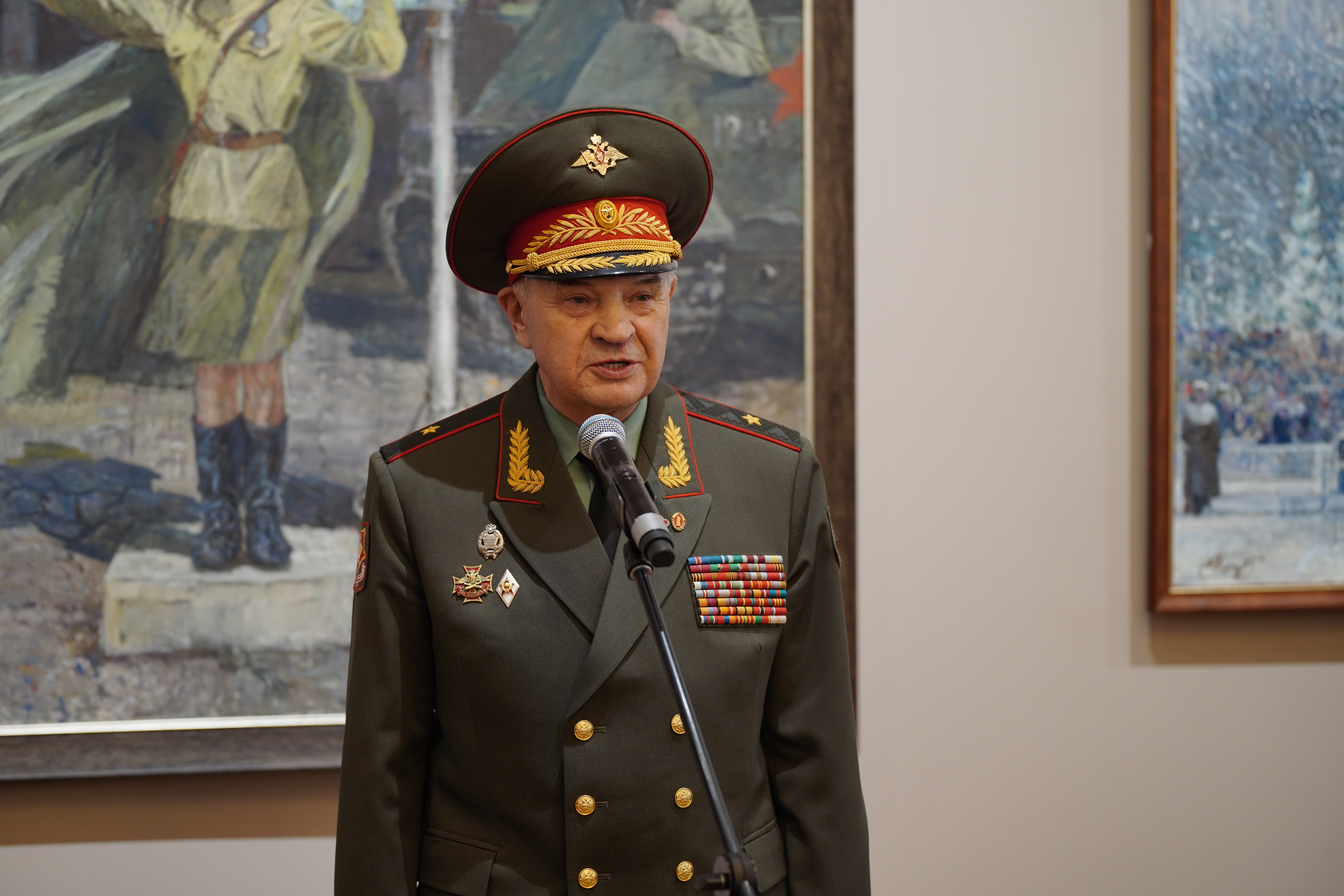 В Казани открылась выставка «Вечный огонь нашей памяти» к 80-летию Победы