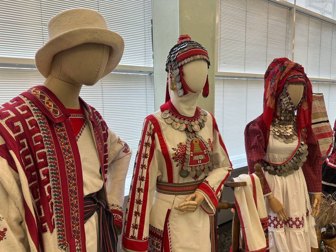 В здании Госдумы открылась выставка «Традиционный костюм народов Поволжья»