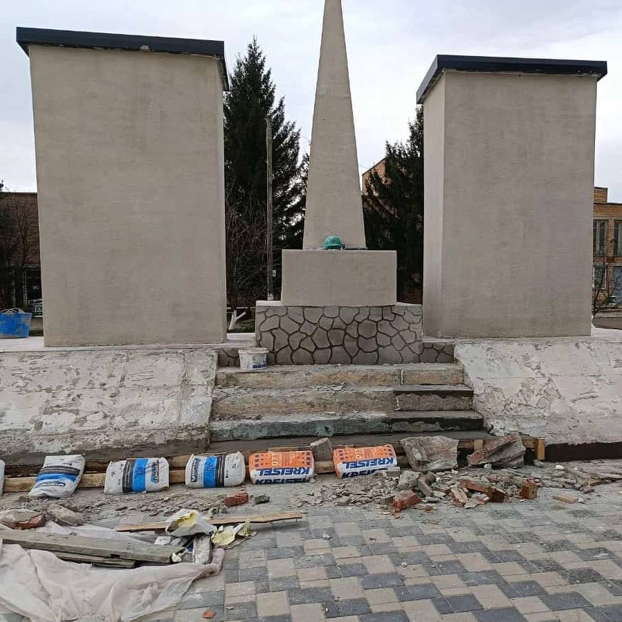 В Нижнекамском районе к 80-летию Победы началась реставрация и уборка мемориалов