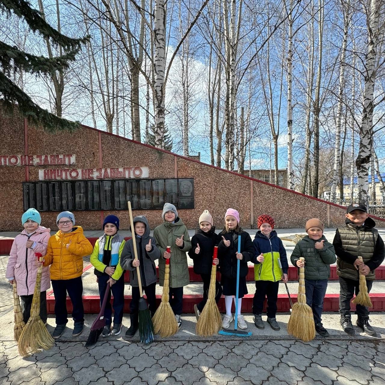 В Нижнекамском районе к 80-летию Победы началась реставрация и уборка мемориалов