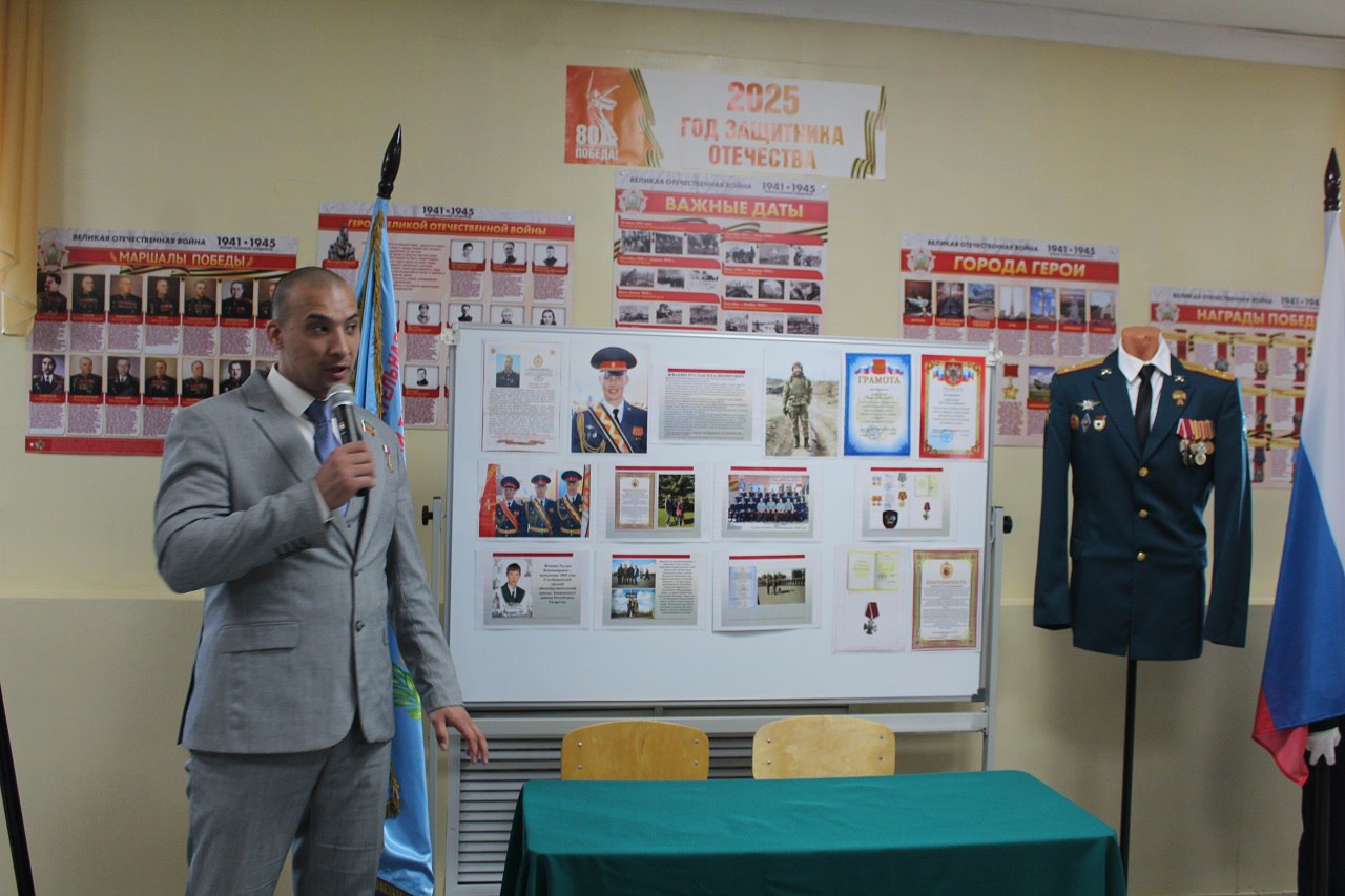 В Лаишевском районе открыли первую парту героя