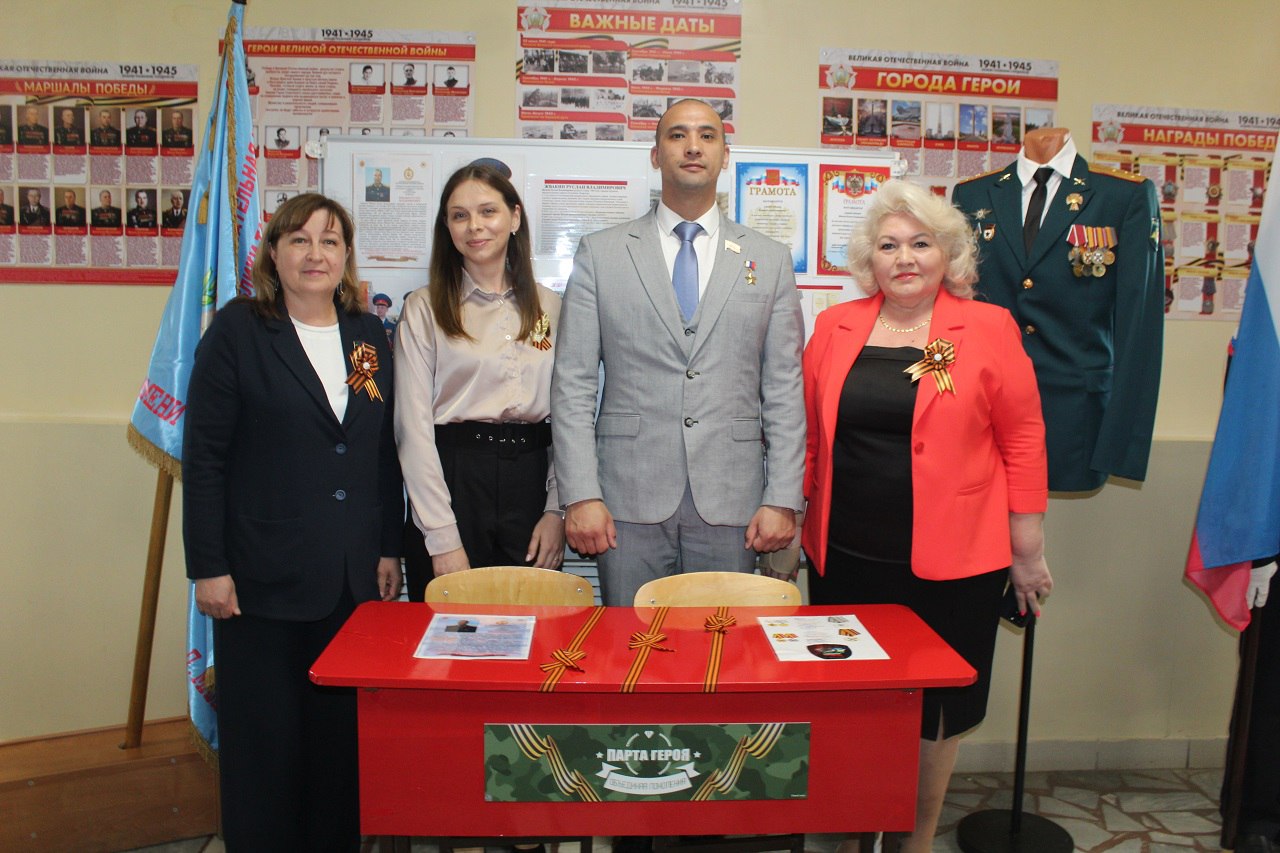 В Лаишевском районе открыли первую парту героя