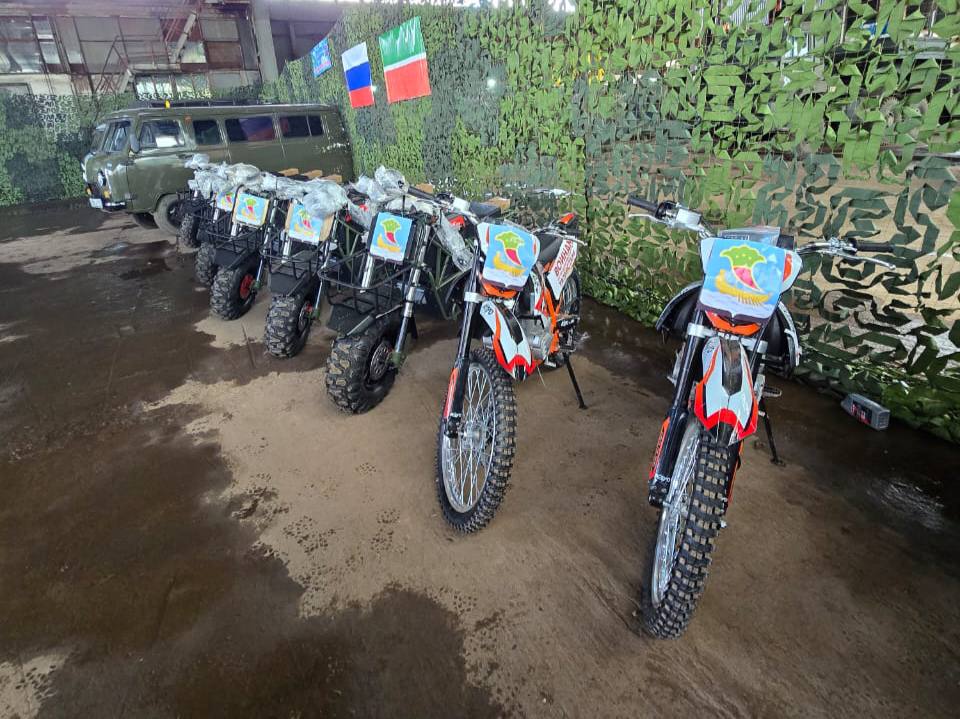 Главы районов Татарстана привезли спецтехнику и оборудование бойцам СВО