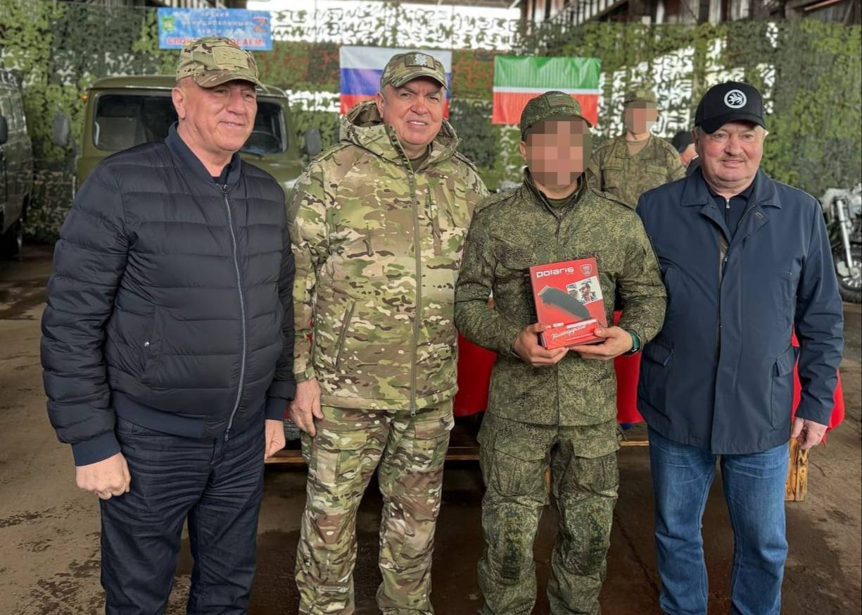 Главы районов Татарстана привезли спецтехнику и оборудование бойцам СВО