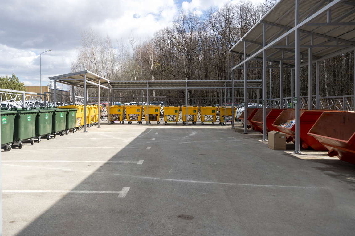 За неправильный мусор – штраф: видеокамеры следят за казанцами на контейнерных площадках  