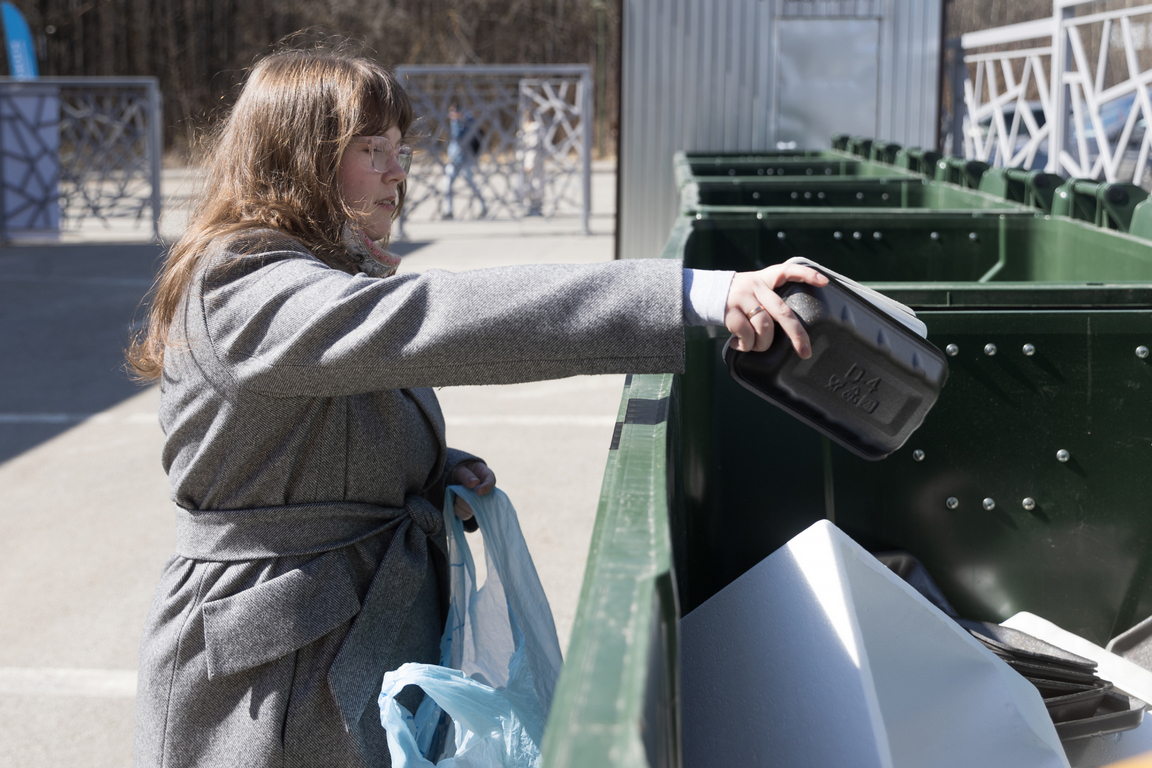 За неправильный мусор – штраф: видеокамеры следят за казанцами на контейнерных площадках  