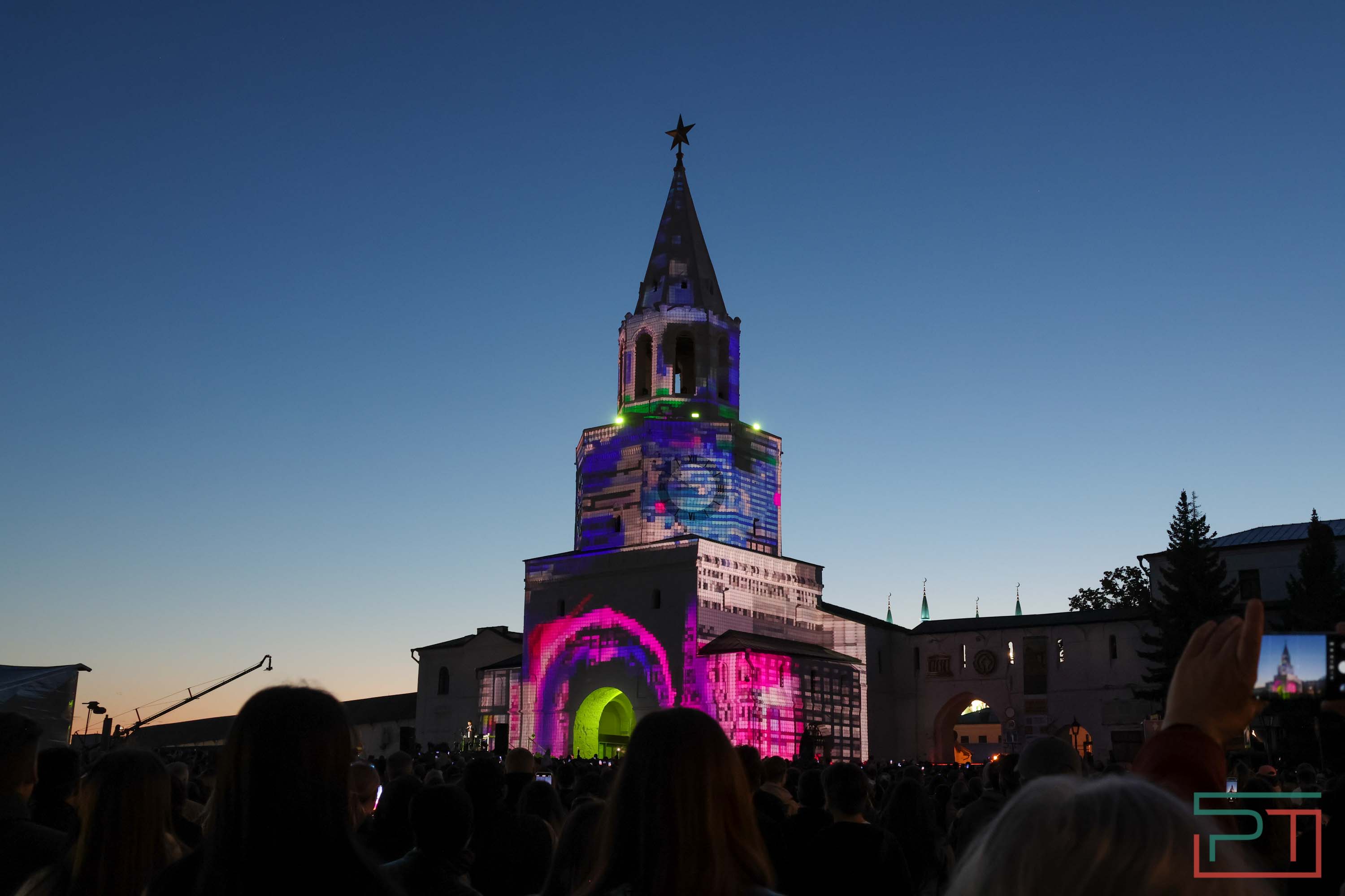 Луч света в царстве пикселей: в Казани стартовал фестиваль «НУР» – видео