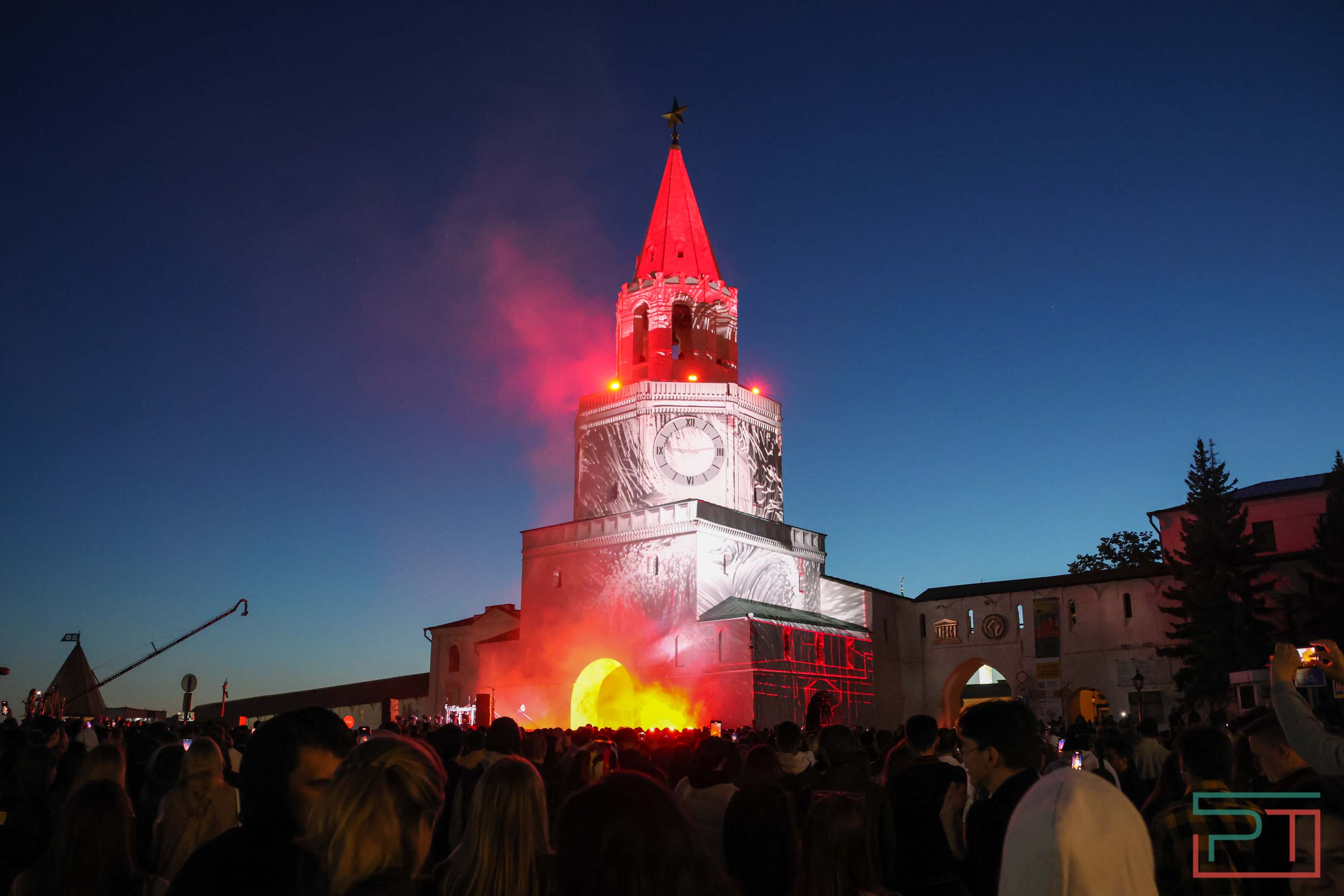 Луч света в царстве пикселей: в Казани стартовал фестиваль «НУР» – видео