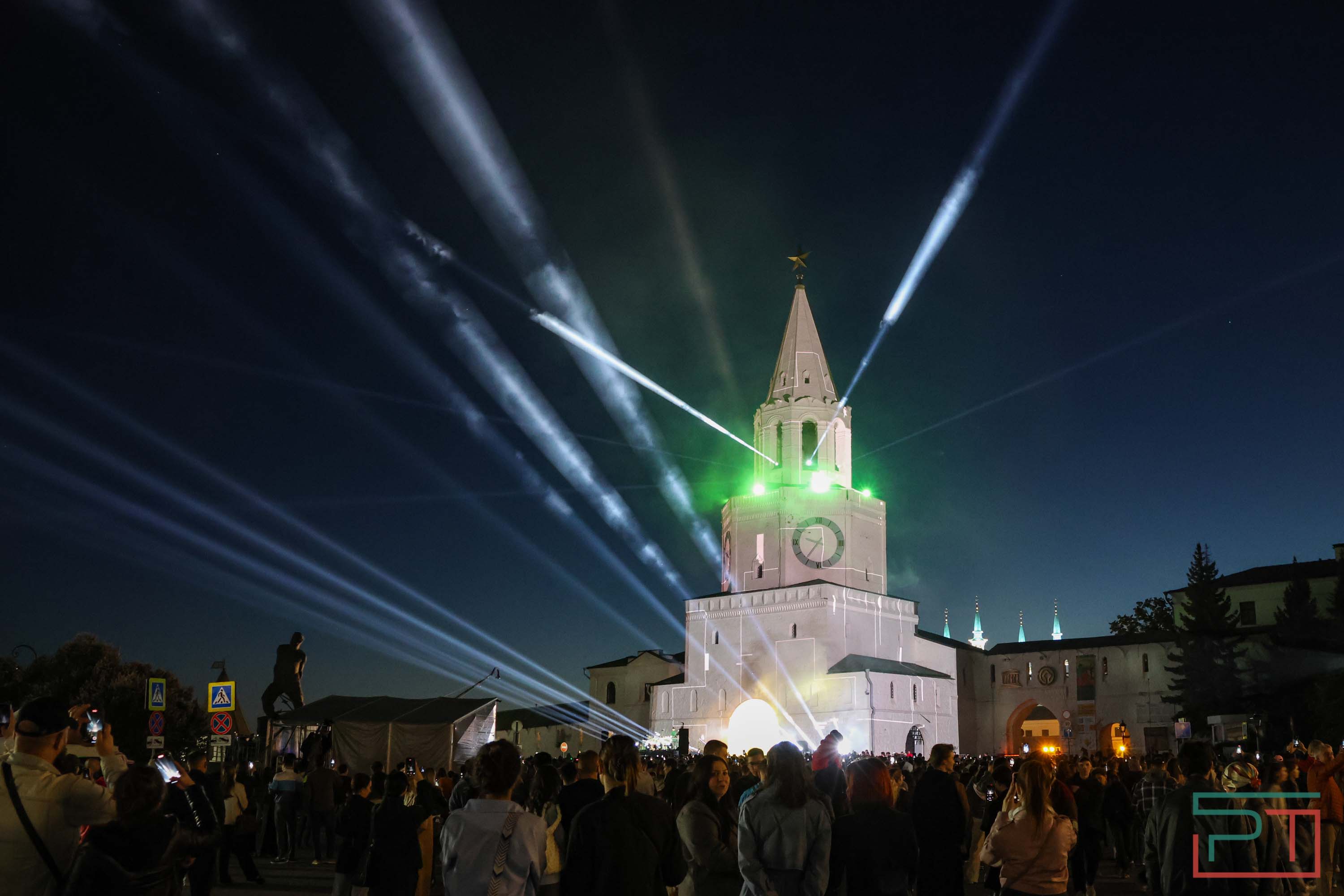 Луч света в царстве пикселей: в Казани стартовал фестиваль «НУР» – видео