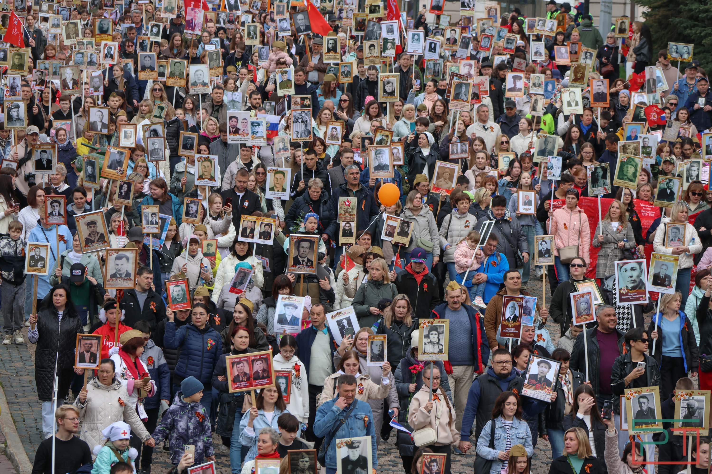 Шествие «Бессмертный полк» в Казани