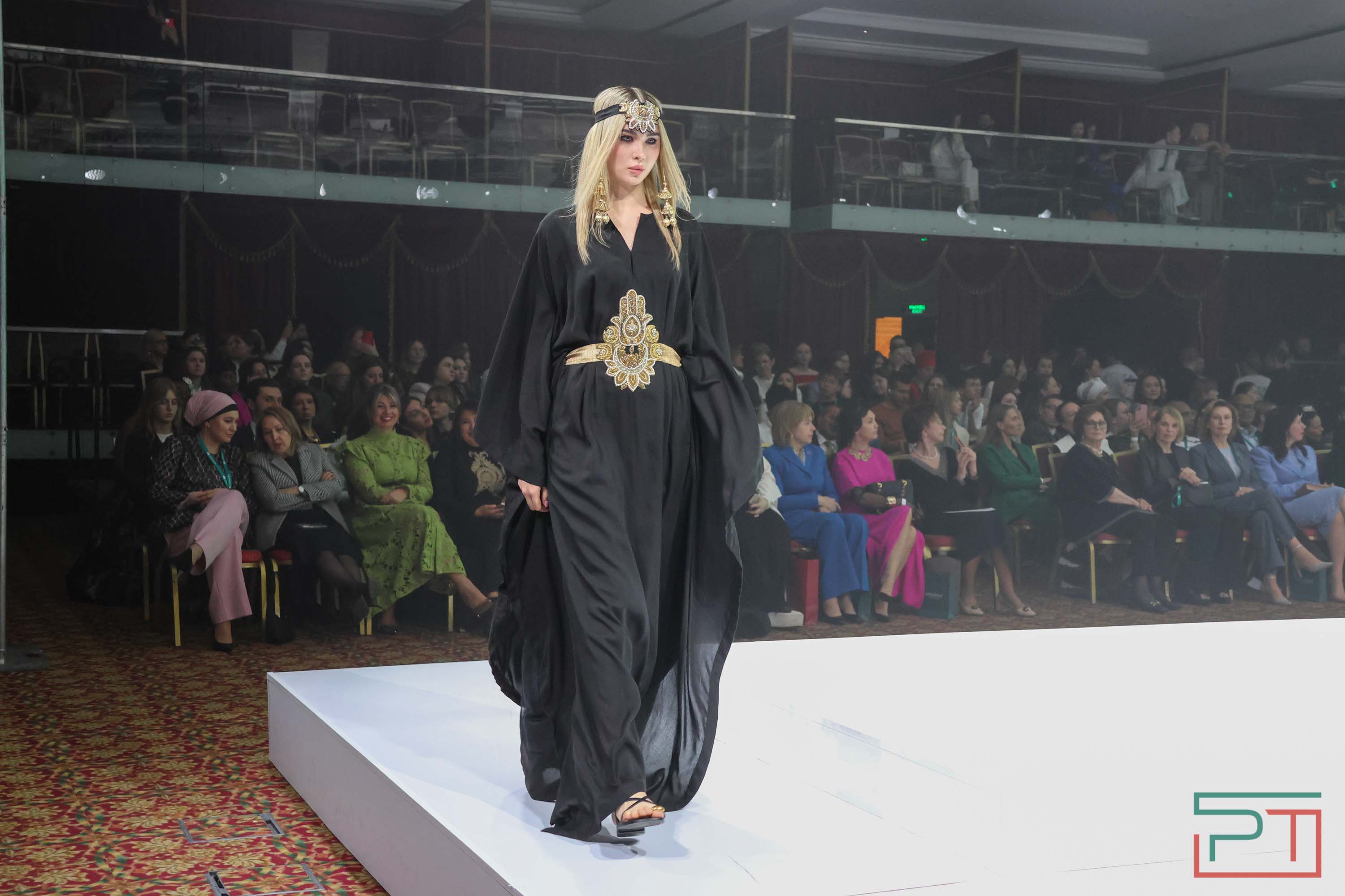 Показ благопристойной моды Modest Fashion Day