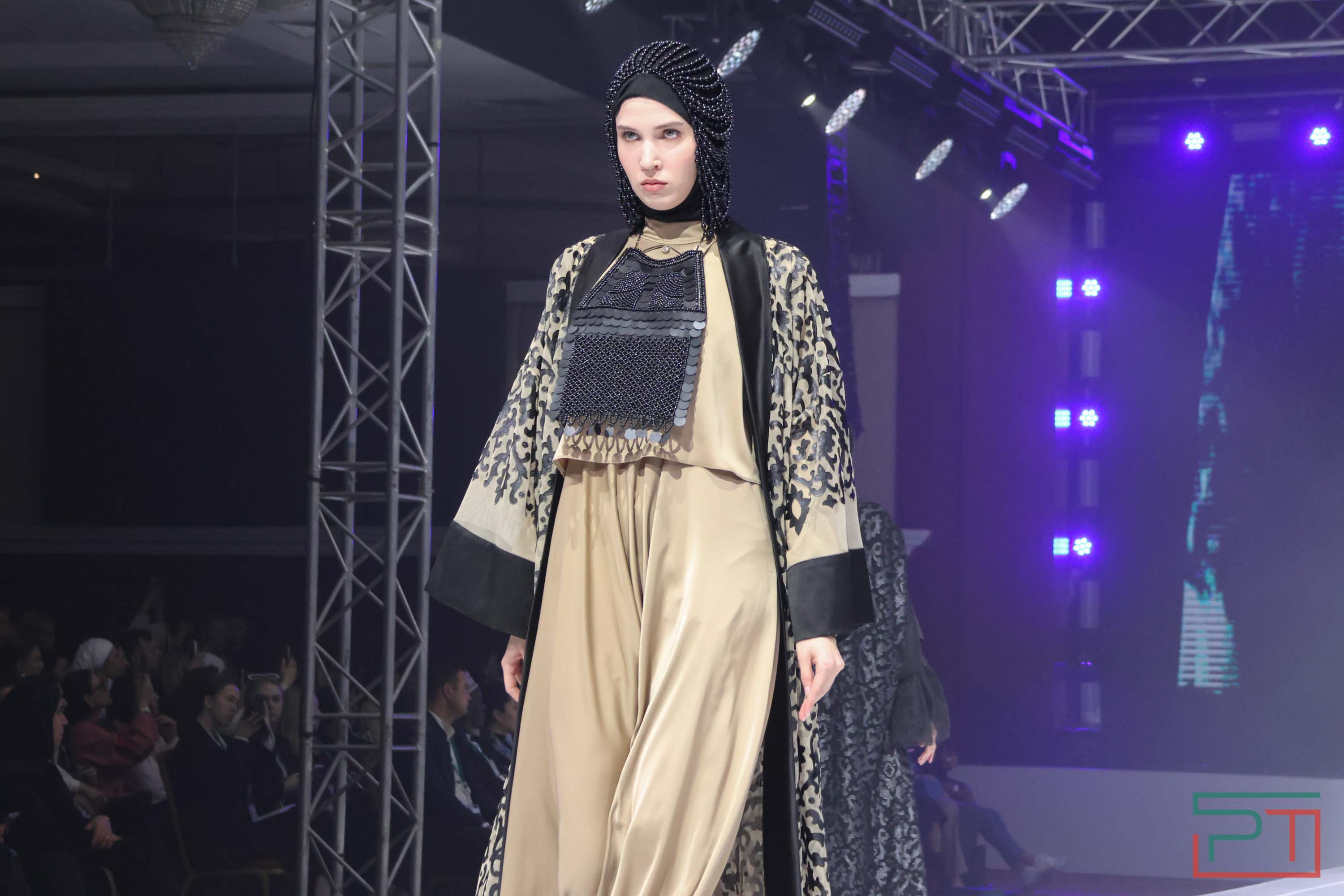 Показ благопристойной моды Modest Fashion Day