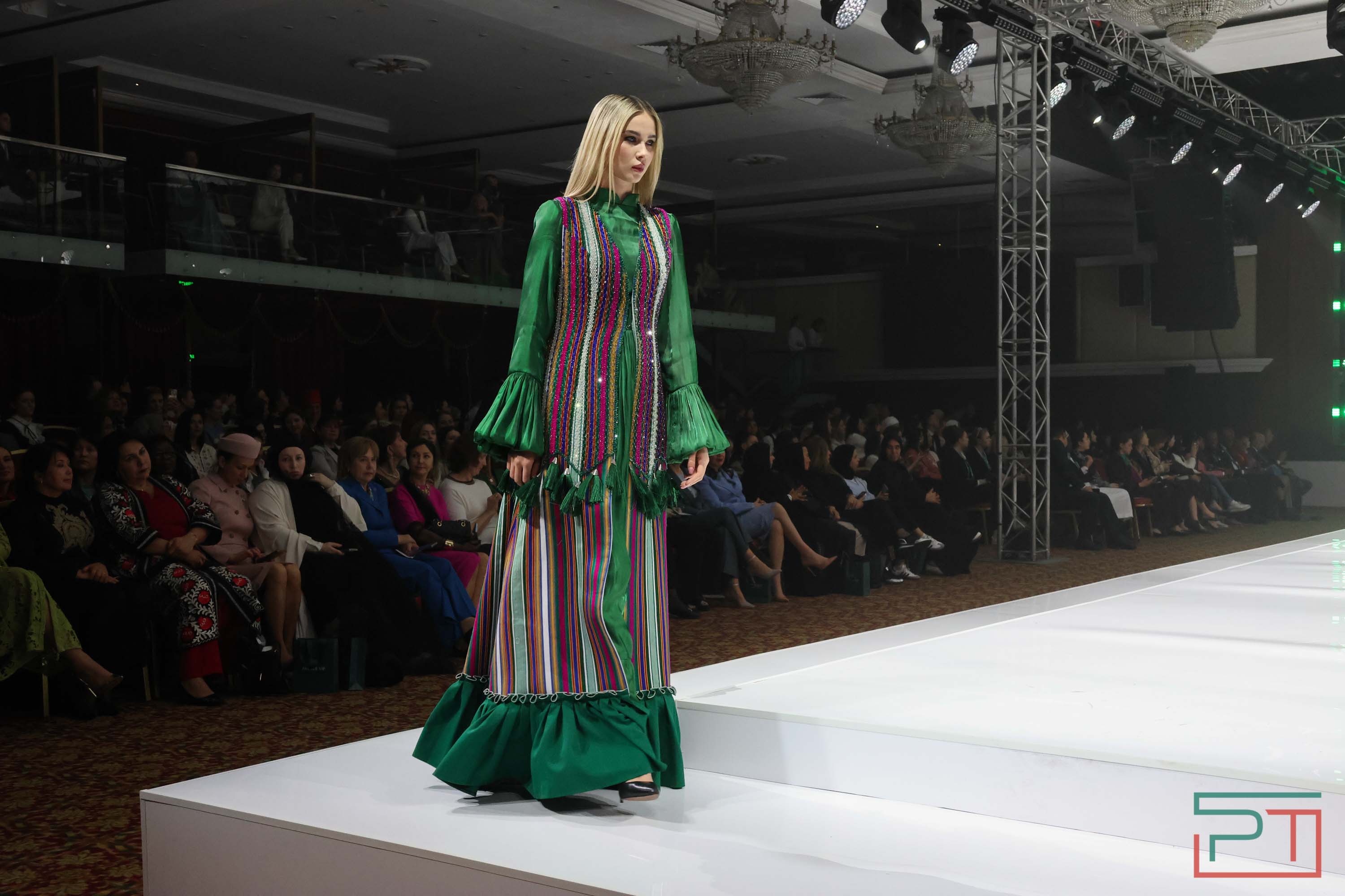 Показ благопристойной моды Modest Fashion Day